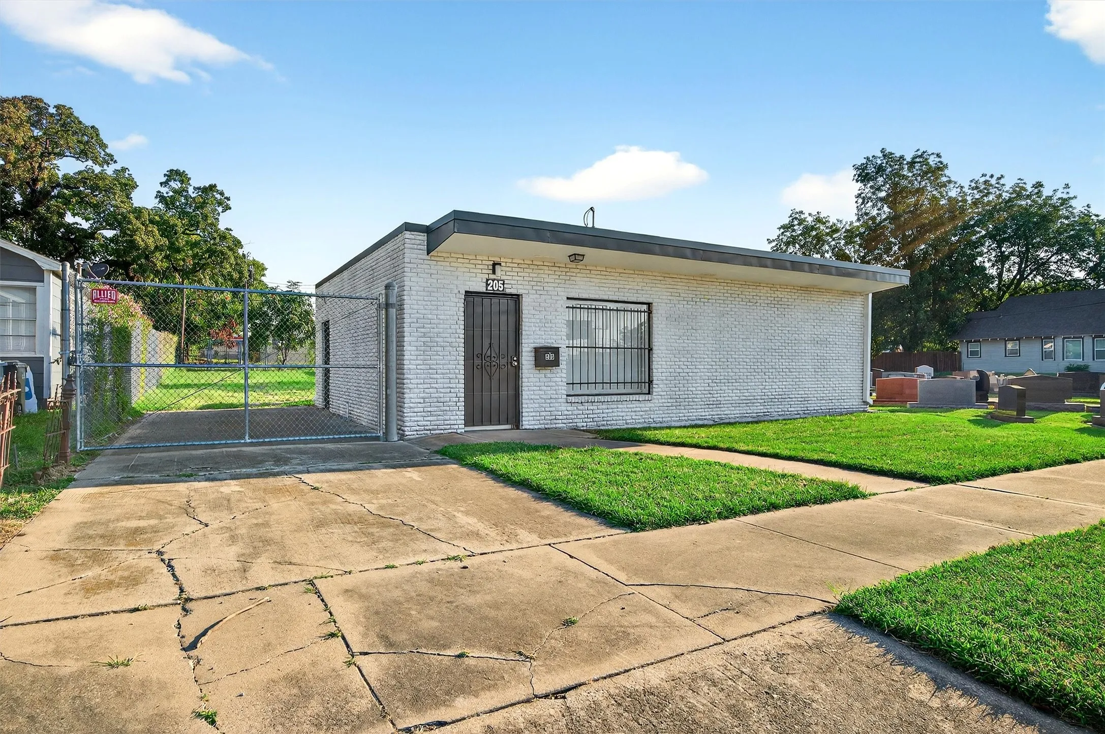 Business For Rent in Grayson County , 205 W Gandy Street, Denison, Texas 75020, 0, 0, Garage spaces, 0 Sqft, built in 1980, Preowned, mls#21032472, Real Estate Agent in Denison, Homes For Rent in Grayson county, Homes For Rent in Denison, Realtor in Denison Texas, Real Estate Brokerage Independent Realty Texas, Luminita Cordes Realtor