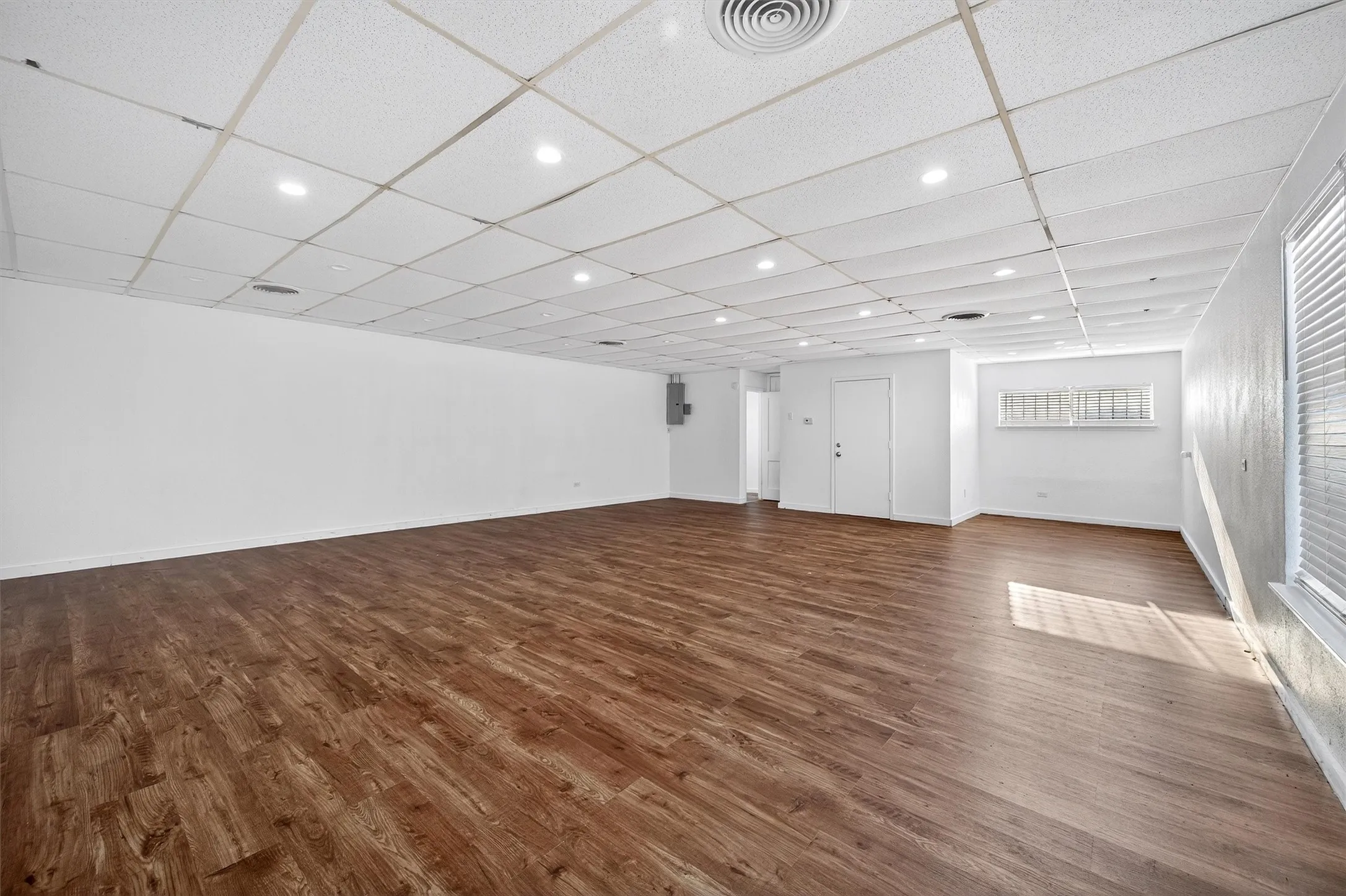 Business For Rent in Grayson County , 205 W Gandy Street, Denison, Texas 75020, 0, 0, Garage spaces, 0 Sqft, built in 1980, Preowned, mls#21032472, Real Estate Agent in Denison, Homes For Rent in Grayson county, Homes For Rent in Denison, Realtor in Denison Texas, Real Estate Brokerage Independent Realty Texas, Luminita Cordes Realtor
