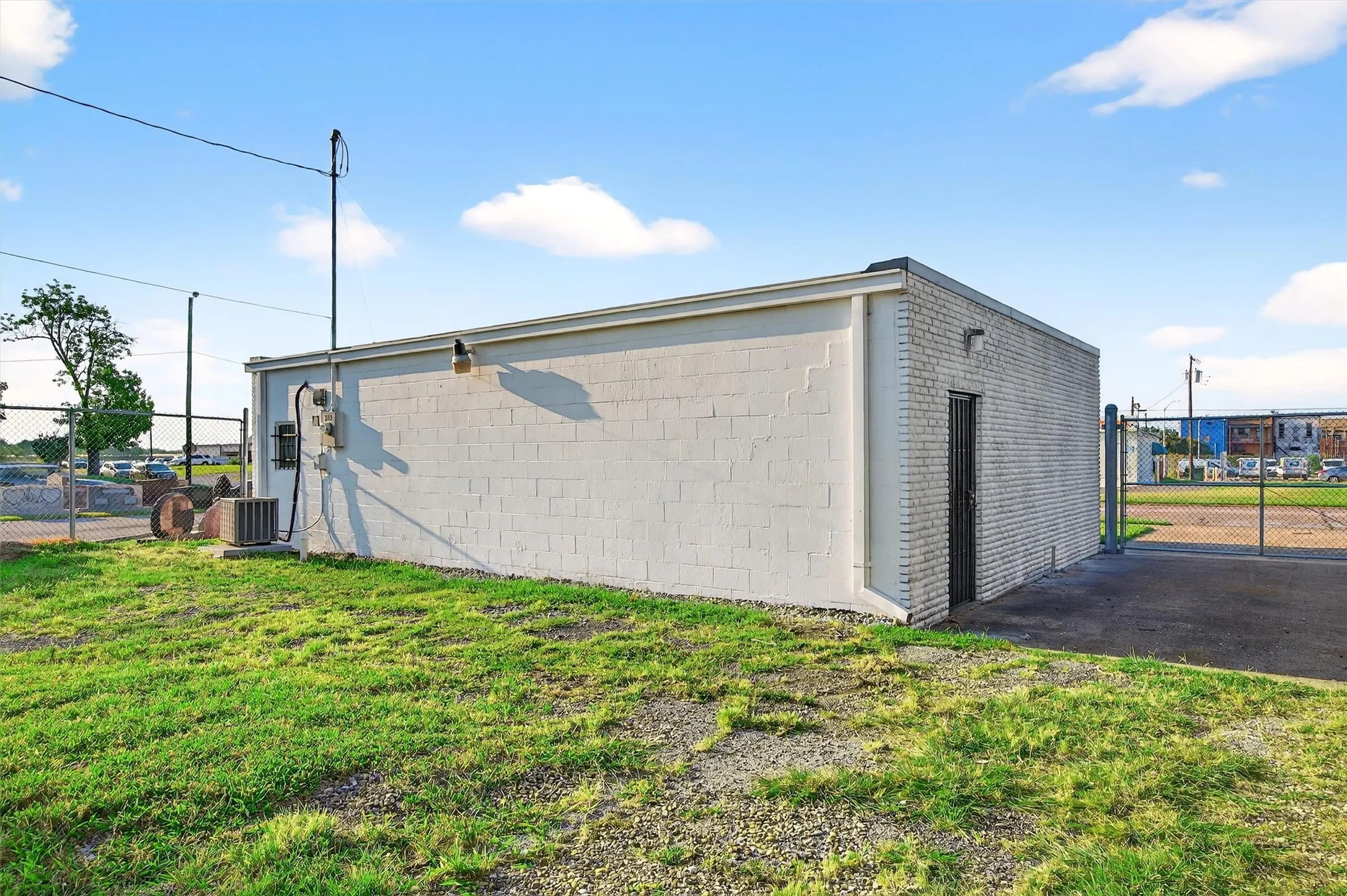 Business For Rent in Grayson County , 205 W Gandy Street, Denison, Texas 75020, 0, 0, Garage spaces, 0 Sqft, built in 1980, Preowned, mls#21032472, Real Estate Agent in Denison, Homes For Rent in Grayson county, Homes For Rent in Denison, Realtor in Denison Texas, Real Estate Brokerage Independent Realty Texas, Luminita Cordes Realtor