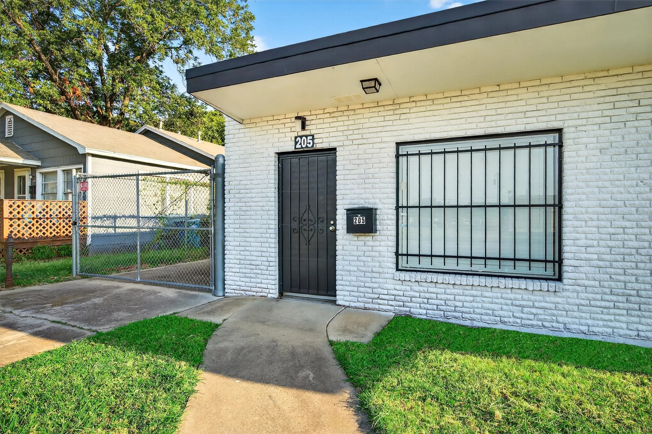 Business For Rent in Grayson County , 205 W Gandy Street, Denison, Texas 75020, 0, 0, Garage spaces, 0 Sqft, built in 1980, Preowned, mls#21032472, Real Estate Agent in Denison, Homes For Rent in Grayson county, Homes For Rent in Denison, Realtor in Denison Texas, Real Estate Brokerage Independent Realty Texas, Luminita Cordes Realtor