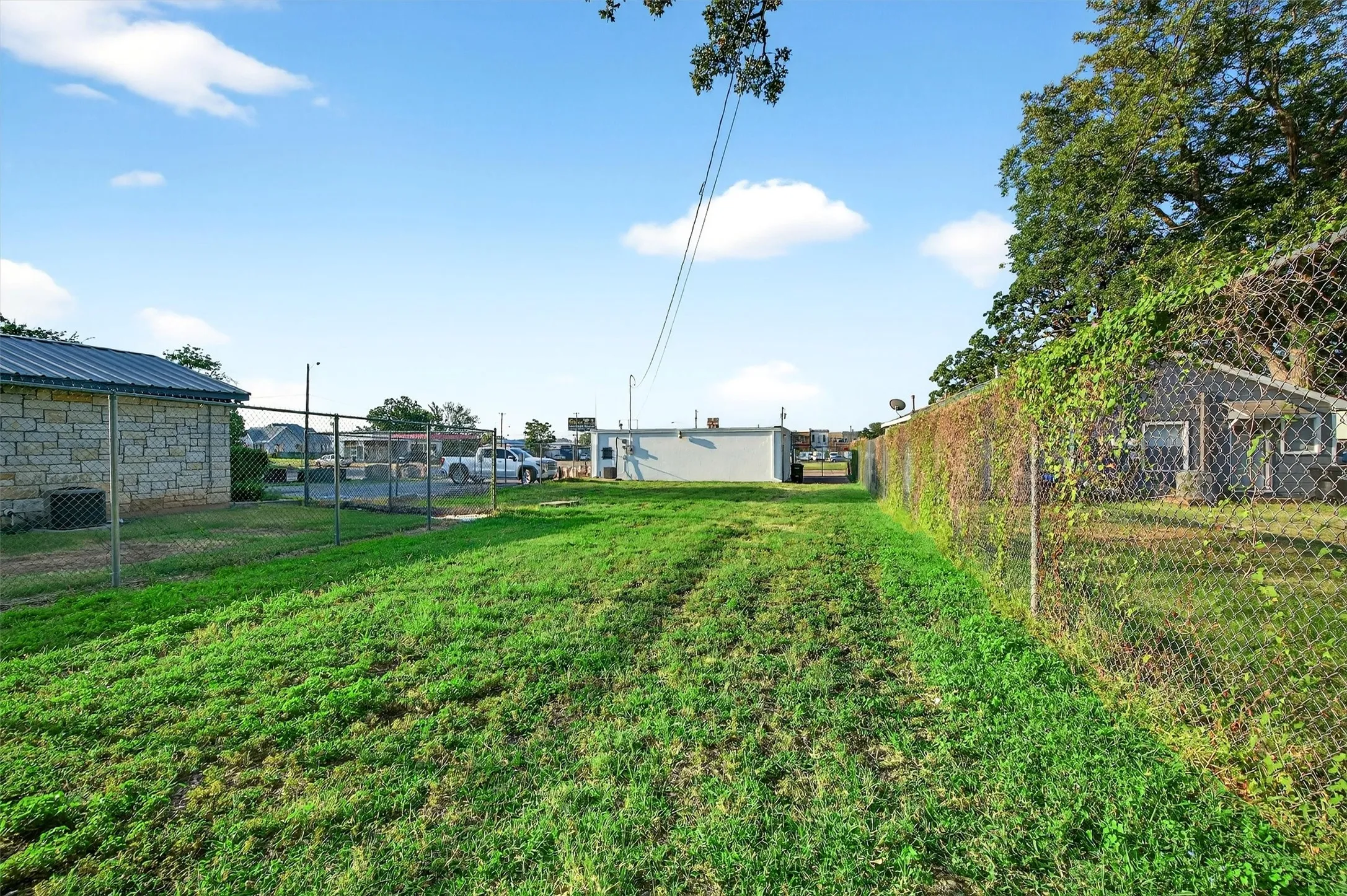 Business For Rent in Grayson County , 205 W Gandy Street, Denison, Texas 75020, 0, 0, Garage spaces, 0 Sqft, built in 1980, Preowned, mls#21032472, Real Estate Agent in Denison, Homes For Rent in Grayson county, Homes For Rent in Denison, Realtor in Denison Texas, Real Estate Brokerage Independent Realty Texas, Luminita Cordes Realtor