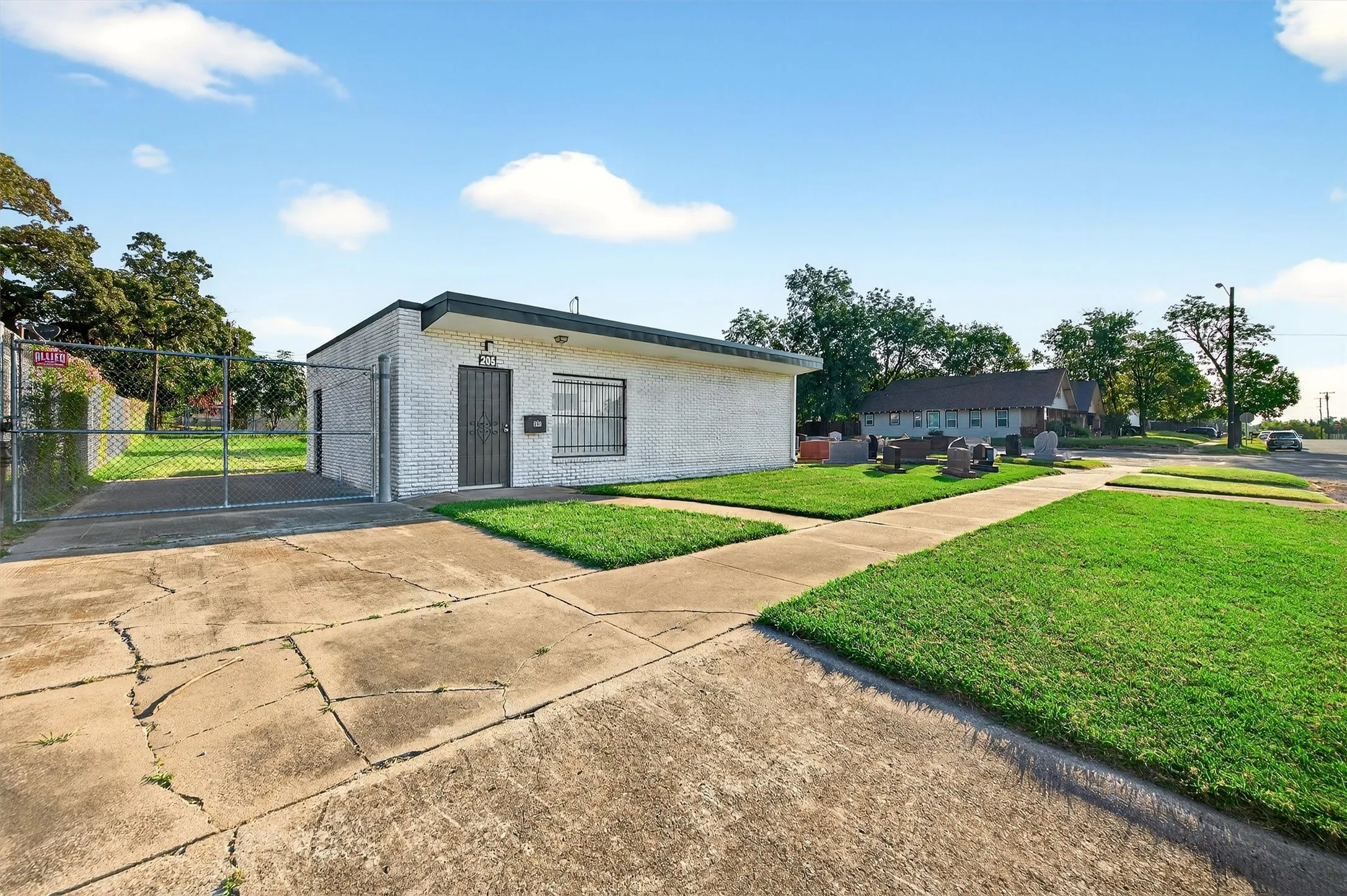 Business For Rent in Grayson County , 205 W Gandy Street, Denison, Texas 75020, 0, 0, Garage spaces, 0 Sqft, built in 1980, Preowned, mls#21032472, Real Estate Agent in Denison, Homes For Rent in Grayson county, Homes For Rent in Denison, Realtor in Denison Texas, Real Estate Brokerage Independent Realty Texas, Luminita Cordes Realtor