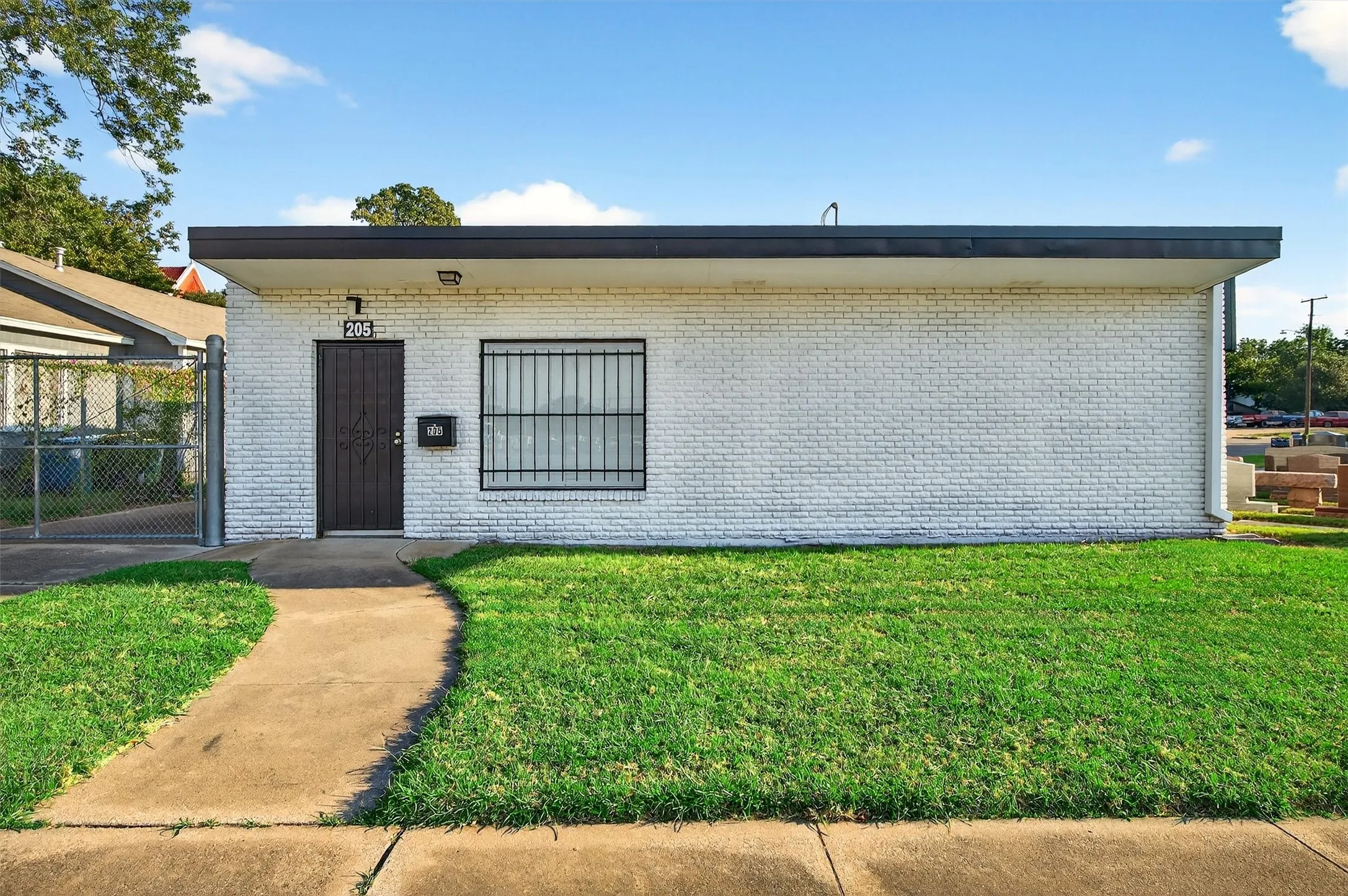 Business For Rent in Grayson County , 205 W Gandy Street, Denison, Texas 75020, 0, 0, Garage spaces, 0 Sqft, built in 1980, Preowned, mls#21032472, Real Estate Agent in Denison, Homes For Rent in Grayson county, Homes For Rent in Denison, Realtor in Denison Texas, Real Estate Brokerage Independent Realty Texas, Luminita Cordes Realtor