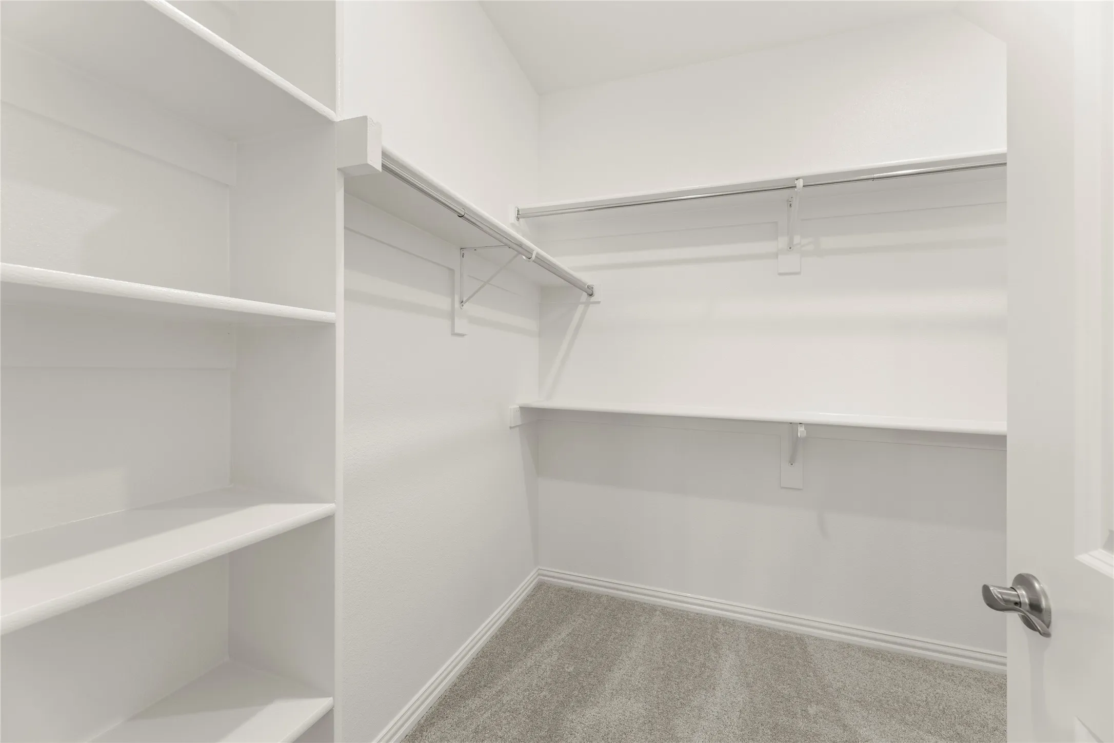 31. 1917 Flaxen - Closet
