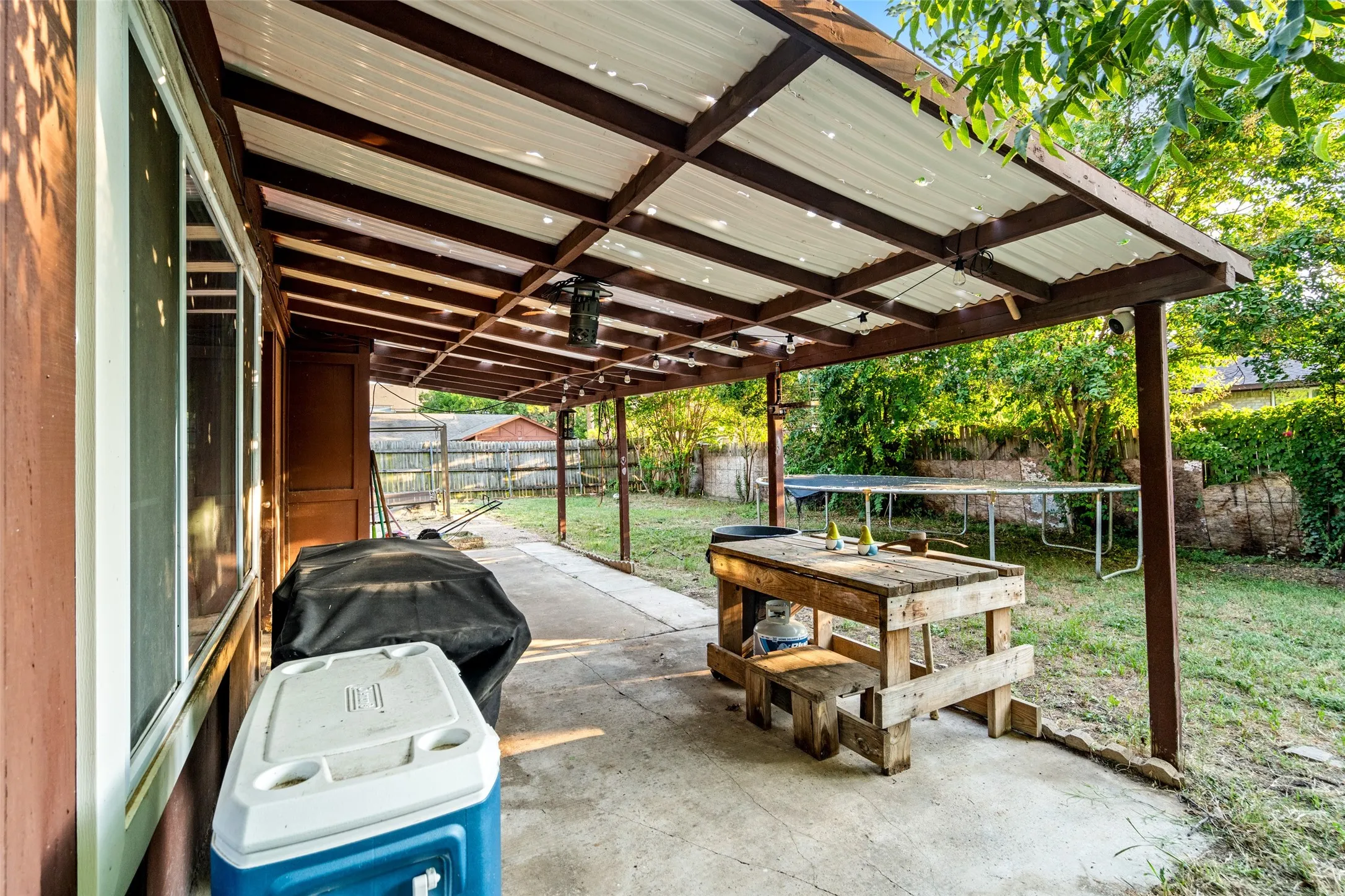 Single Family Residence For Sale in Dallas County , 2837 Corrida Court, Grand Prairie, Texas 75052, 4 Bedrooms, 2 Bathrooms, 2 Garage spaces, 1,712 Sqft, built in 1970, Preowned, Price $299,900, mls#21031924, Real Estate Agent in Grand Prairie, Homes For Sale in Dallas county, Homes For Sale in Grand Prairie, Realtor in Grand Prairie Texas, Real Estate Brokerage Independent Realty Texas, Luminita Cordes Realtor
