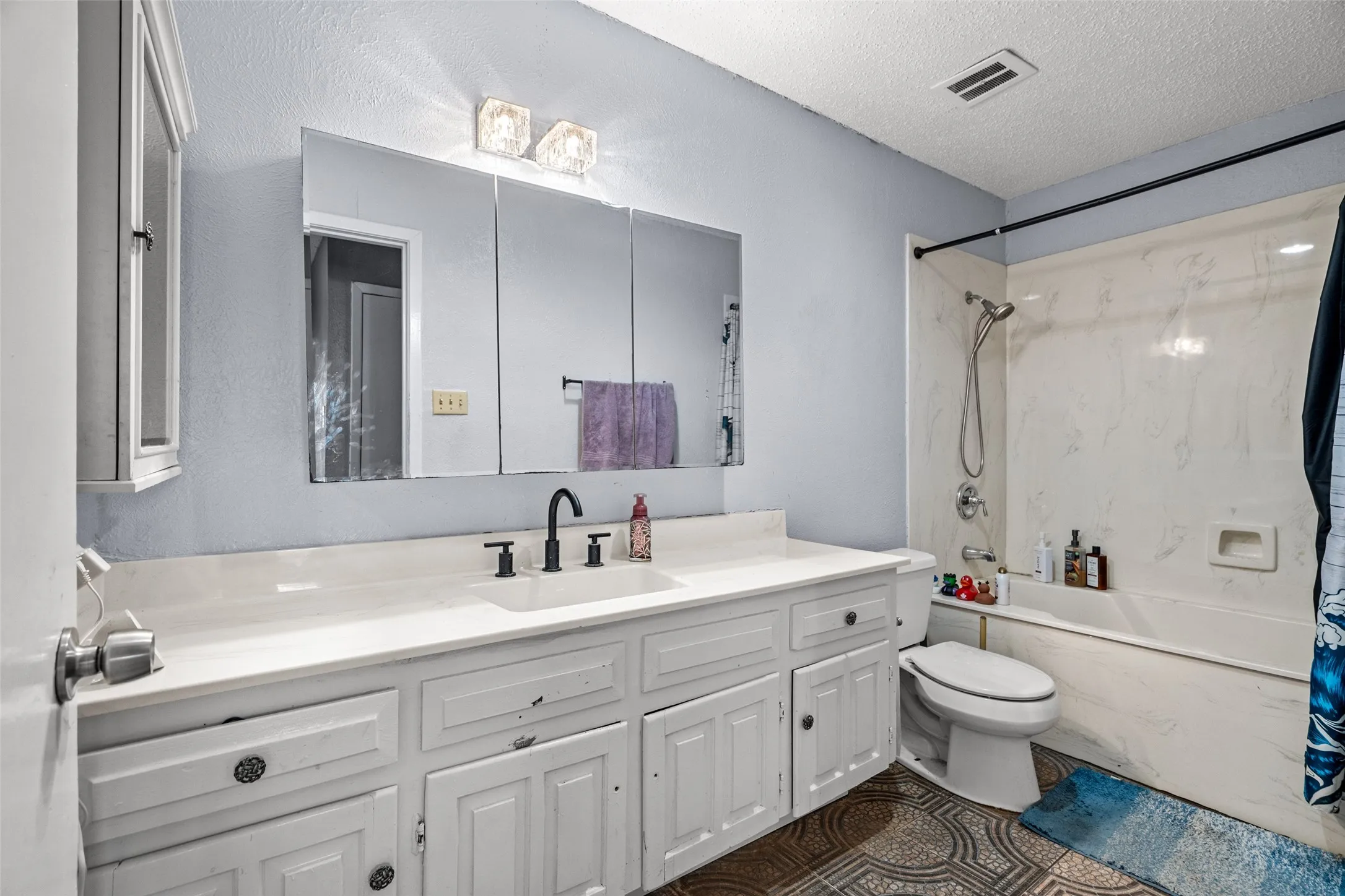 Single Family Residence For Sale in Dallas County , 2837 Corrida Court, Grand Prairie, Texas 75052, 4 Bedrooms, 2 Bathrooms, 2 Garage spaces, 1,712 Sqft, built in 1970, Preowned, Price $299,900, mls#21031924, Real Estate Agent in Grand Prairie, Homes For Sale in Dallas county, Homes For Sale in Grand Prairie, Realtor in Grand Prairie Texas, Real Estate Brokerage Independent Realty Texas, Luminita Cordes Realtor