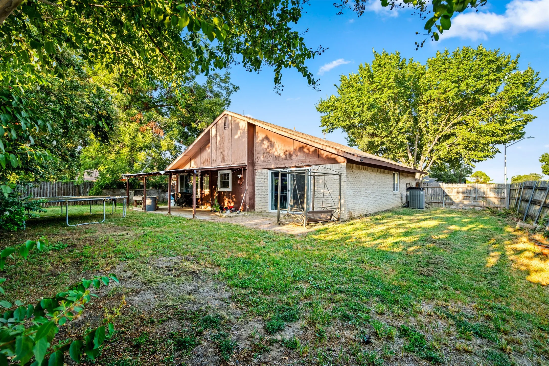 Single Family Residence For Sale in Dallas County , 2837 Corrida Court, Grand Prairie, Texas 75052, 4 Bedrooms, 2 Bathrooms, 2 Garage spaces, 1,712 Sqft, built in 1970, Preowned, Price $299,900, mls#21031924, Real Estate Agent in Grand Prairie, Homes For Sale in Dallas county, Homes For Sale in Grand Prairie, Realtor in Grand Prairie Texas, Real Estate Brokerage Independent Realty Texas, Luminita Cordes Realtor