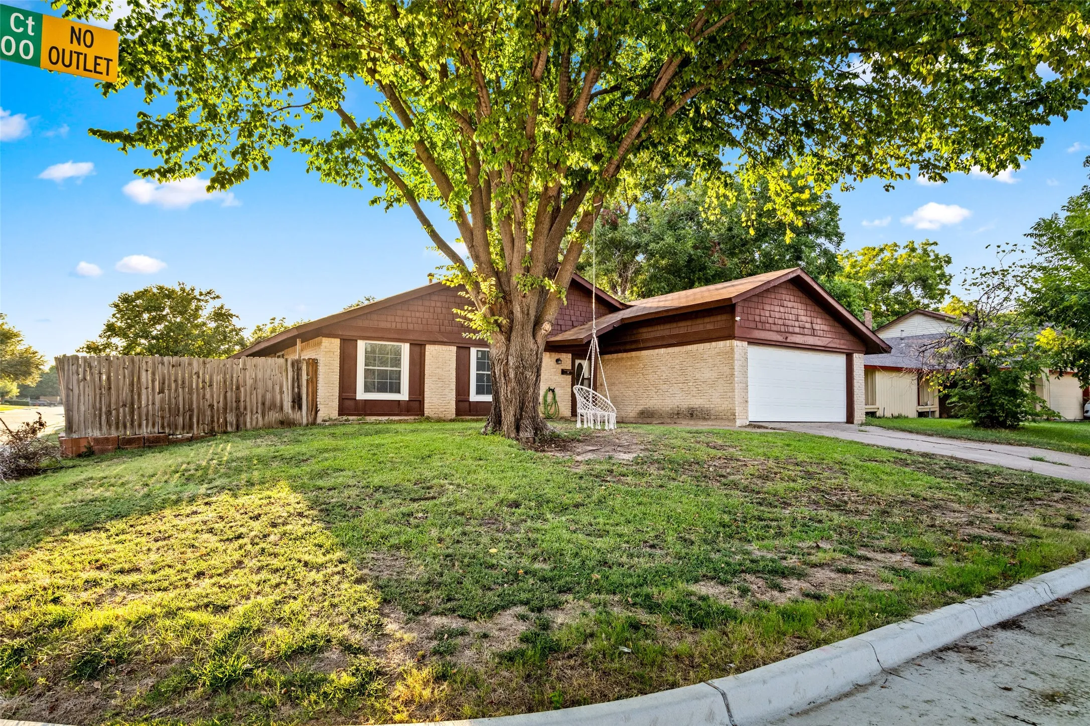 Single Family Residence For Sale in Dallas County , 2837 Corrida Court, Grand Prairie, Texas 75052, 4 Bedrooms, 2 Bathrooms, 2 Garage spaces, 1,712 Sqft, built in 1970, Preowned, Price $299,900, mls#21031924, Real Estate Agent in Grand Prairie, Homes For Sale in Dallas county, Homes For Sale in Grand Prairie, Realtor in Grand Prairie Texas, Real Estate Brokerage Independent Realty Texas, Luminita Cordes Realtor