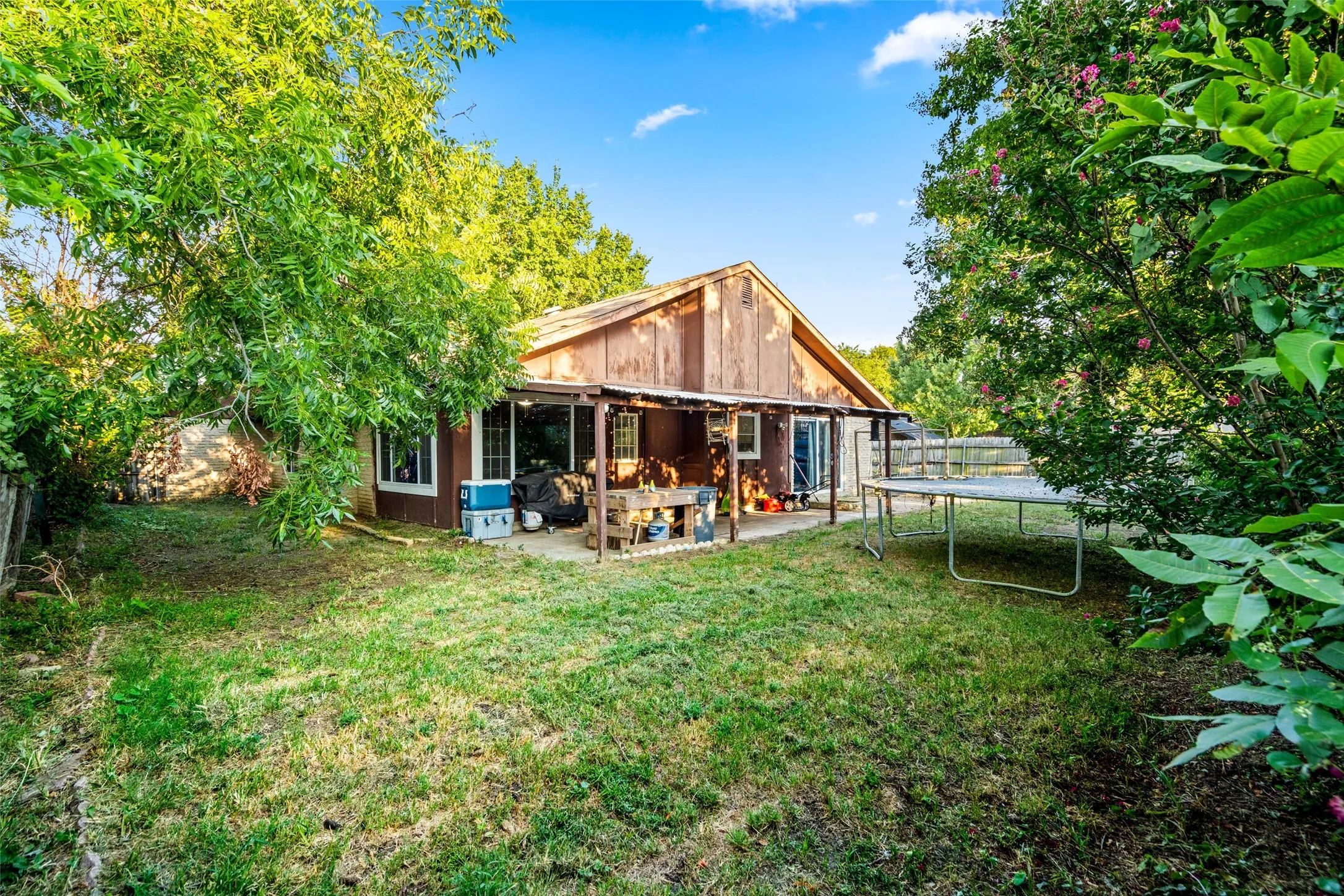 Single Family Residence For Sale in Dallas County , 2837 Corrida Court, Grand Prairie, Texas 75052, 4 Bedrooms, 2 Bathrooms, 2 Garage spaces, 1,712 Sqft, built in 1970, Preowned, Price $299,900, mls#21031924, Real Estate Agent in Grand Prairie, Homes For Sale in Dallas county, Homes For Sale in Grand Prairie, Realtor in Grand Prairie Texas, Real Estate Brokerage Independent Realty Texas, Luminita Cordes Realtor