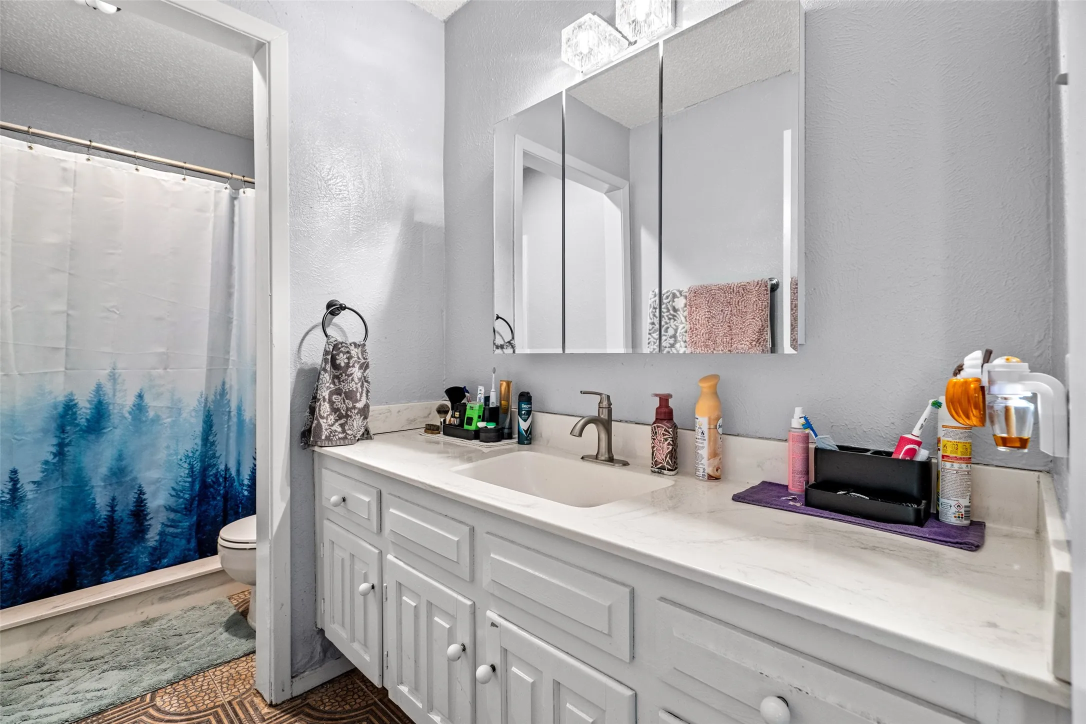 Single Family Residence For Sale in Dallas County , 2837 Corrida Court, Grand Prairie, Texas 75052, 4 Bedrooms, 2 Bathrooms, 2 Garage spaces, 1,712 Sqft, built in 1970, Preowned, Price $299,900, mls#21031924, Real Estate Agent in Grand Prairie, Homes For Sale in Dallas county, Homes For Sale in Grand Prairie, Realtor in Grand Prairie Texas, Real Estate Brokerage Independent Realty Texas, Luminita Cordes Realtor