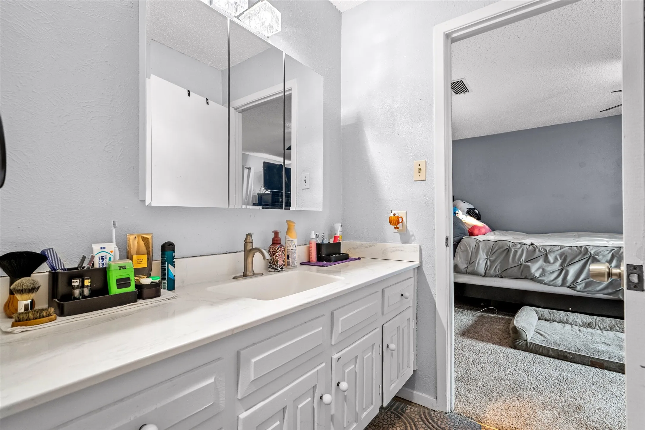 Single Family Residence For Sale in Dallas County , 2837 Corrida Court, Grand Prairie, Texas 75052, 4 Bedrooms, 2 Bathrooms, 2 Garage spaces, 1,712 Sqft, built in 1970, Preowned, Price $299,900, mls#21031924, Real Estate Agent in Grand Prairie, Homes For Sale in Dallas county, Homes For Sale in Grand Prairie, Realtor in Grand Prairie Texas, Real Estate Brokerage Independent Realty Texas, Luminita Cordes Realtor