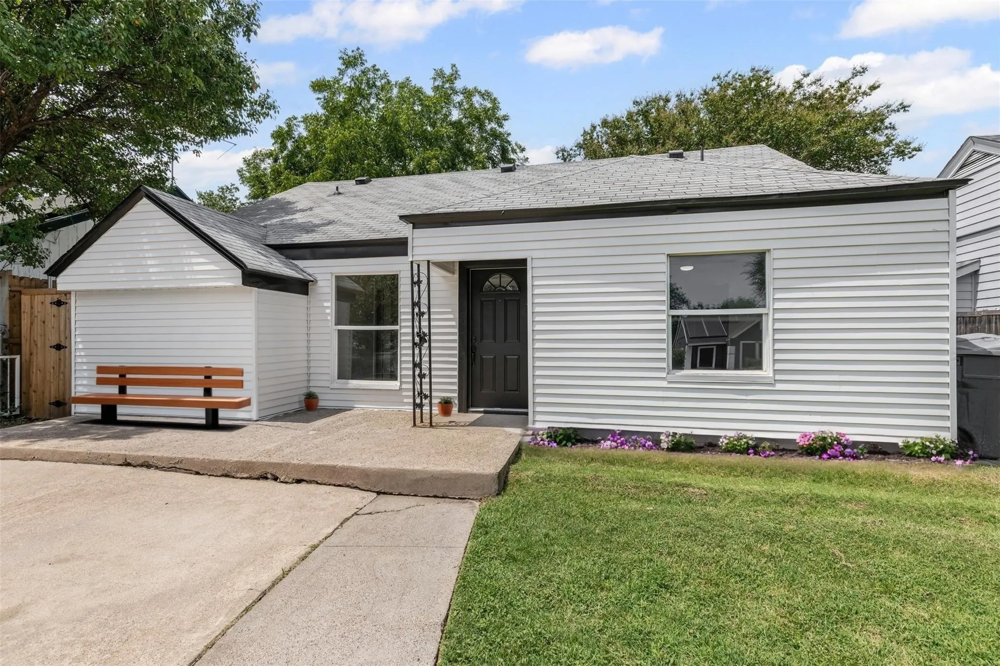 Single Family Residence For Sale in Dallas County , 2327 Brookfield Avenue, Dallas, Texas 75235, 4 Bedrooms, 3 Bathrooms, Garage spaces, 1,734 Sqft, built in 1940, Price $399,000, mls#21032876, Real Estate Agent in Dallas, Homes For Sale in Dallas county, Homes For Sale in Dallas, Realtor in Dallas Texas, Real Estate Brokerage Independent Realty Texas, Luminita Cordes Realtor