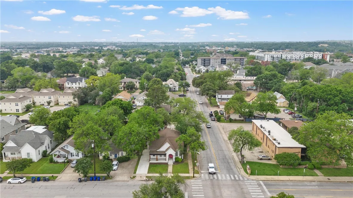 Single Family Residence For Sale in Mc Lennan County , 1801 S 8th Street, Waco, Texas 76706, 5 Bedroom, 5 Bathroom, Garage spaces, 1,855 Sqft, built in 1936, mls#21032620, Real Estate Agent in Waco, Homes For Sale in Mc Lennan county, Homes For Sale in Waco, Realtor in Waco Texas, Real Estate Brokerage Independent Realty Texas, Luminita Cordes Realtor