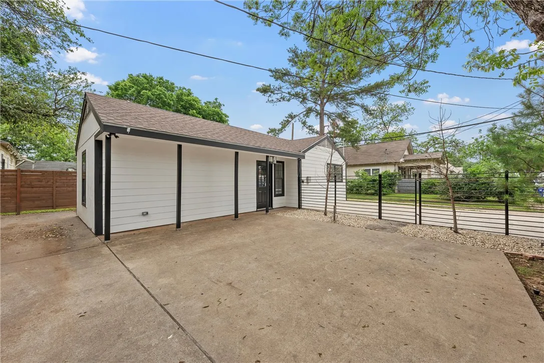 Single Family Residence For Sale in Mc Lennan County , 1801 S 8th Street, Waco, Texas 76706, 5 Bedroom, 5 Bathroom, Garage spaces, 1,855 Sqft, built in 1936, mls#21032620, Real Estate Agent in Waco, Homes For Sale in Mc Lennan county, Homes For Sale in Waco, Realtor in Waco Texas, Real Estate Brokerage Independent Realty Texas, Luminita Cordes Realtor