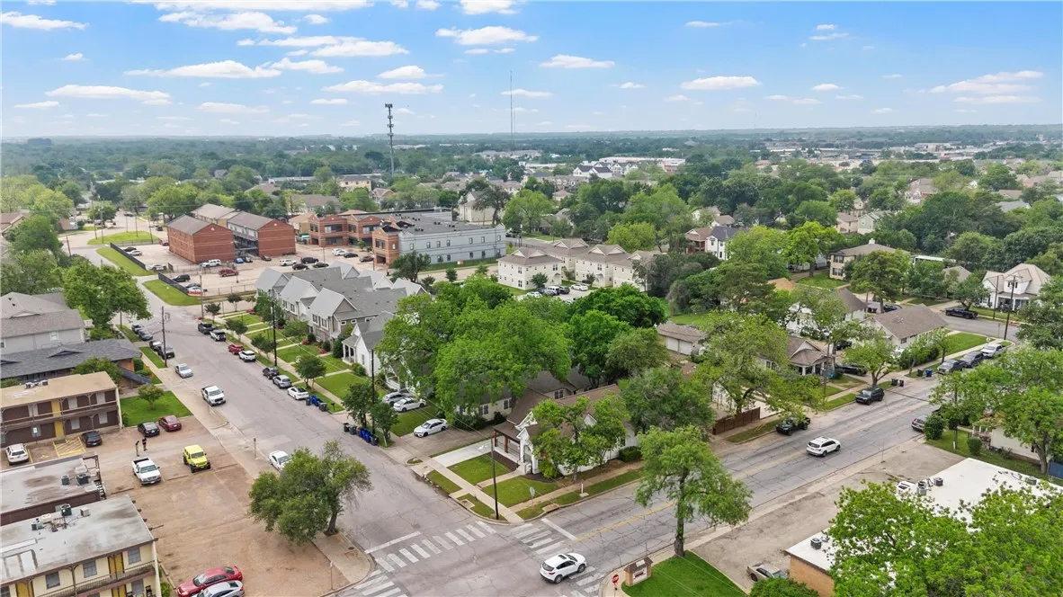 Single Family Residence For Sale in Mc Lennan County , 1801 S 8th Street, Waco, Texas 76706, 5 Bedroom, 5 Bathroom, Garage spaces, 1,855 Sqft, built in 1936, mls#21032620, Real Estate Agent in Waco, Homes For Sale in Mc Lennan county, Homes For Sale in Waco, Realtor in Waco Texas, Real Estate Brokerage Independent Realty Texas, Luminita Cordes Realtor