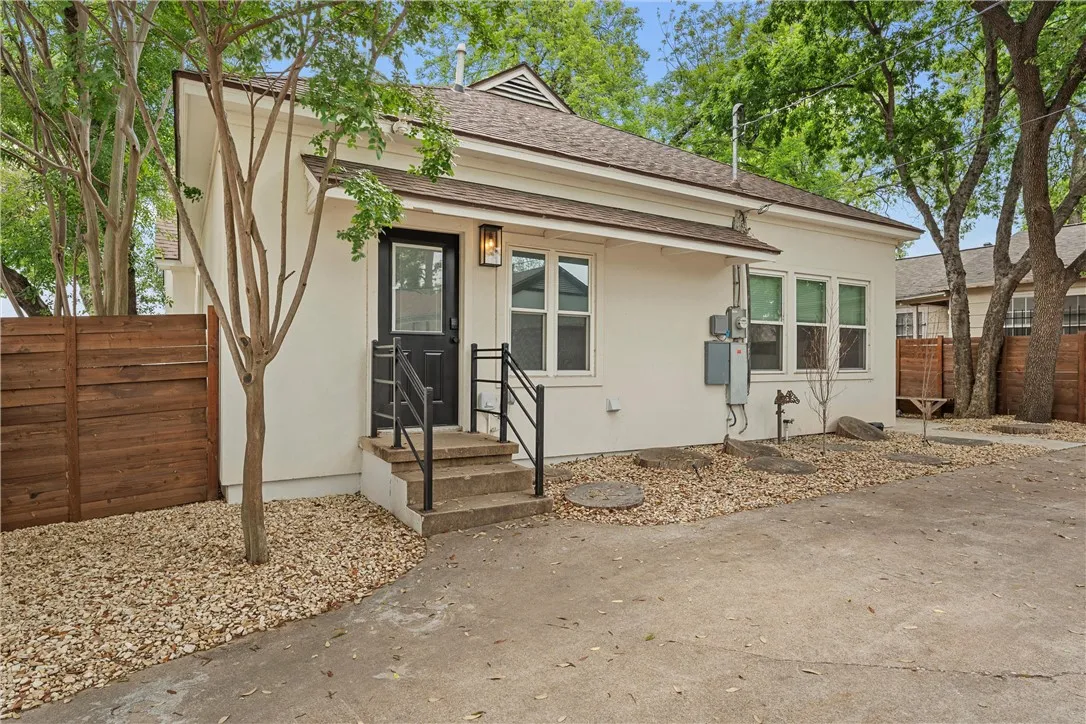 Single Family Residence For Sale in Mc Lennan County , 1801 S 8th Street, Waco, Texas 76706, 5 Bedroom, 5 Bathroom, Garage spaces, 1,855 Sqft, built in 1936, mls#21032620, Real Estate Agent in Waco, Homes For Sale in Mc Lennan county, Homes For Sale in Waco, Realtor in Waco Texas, Real Estate Brokerage Independent Realty Texas, Luminita Cordes Realtor
