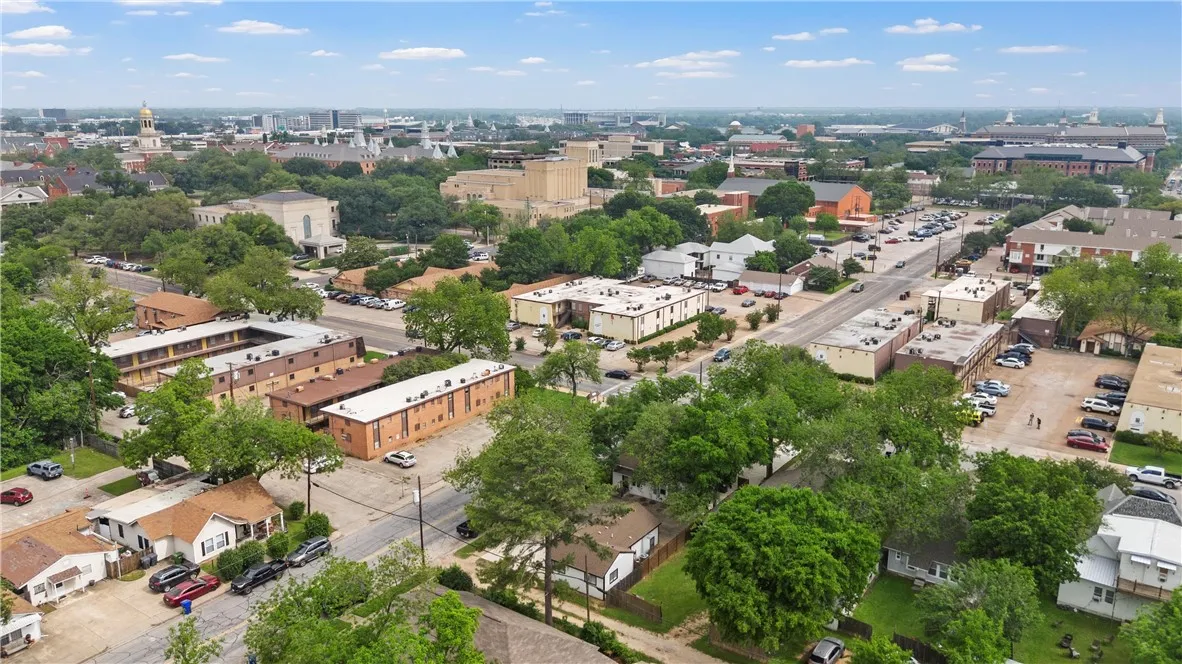 Single Family Residence For Sale in Mc Lennan County , 1801 S 8th Street, Waco, Texas 76706, 5 Bedroom, 5 Bathroom, Garage spaces, 1,855 Sqft, built in 1936, mls#21032620, Real Estate Agent in Waco, Homes For Sale in Mc Lennan county, Homes For Sale in Waco, Realtor in Waco Texas, Real Estate Brokerage Independent Realty Texas, Luminita Cordes Realtor