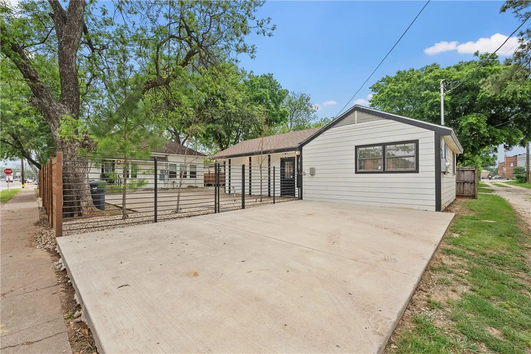 Single Family Residence For Sale in Mc Lennan County , 1801 S 8th Street, Waco, Texas 76706, 5 Bedroom, 5 Bathroom, Garage spaces, 1,855 Sqft, built in 1936, mls#21032620, Real Estate Agent in Waco, Homes For Sale in Mc Lennan county, Homes For Sale in Waco, Realtor in Waco Texas, Real Estate Brokerage Independent Realty Texas, Luminita Cordes Realtor