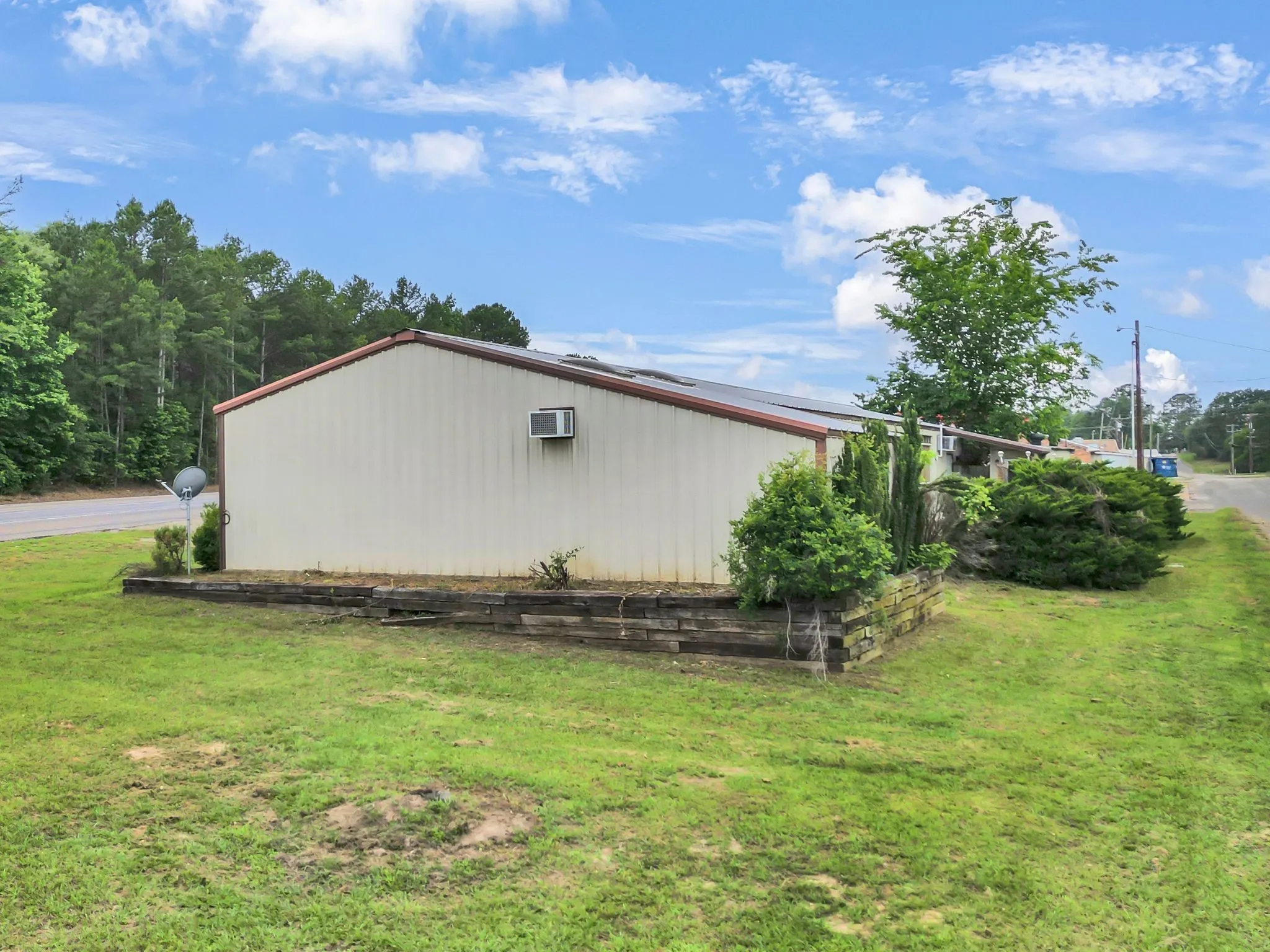 Apartment For Sale in Wood County , 521 Front Street, Hawkins, Texas 75765, 1 Bedroom, 3 Bathroom, Garage spaces, 3,500 Sqft, built in 2011, Preowned, mls#21033604, Real Estate Agent in Hawkins, Homes For Sale in Wood county, Homes For Sale in Hawkins, Realtor in Hawkins Texas, Real Estate Brokerage Independent Realty Texas, Luminita Cordes Realtor