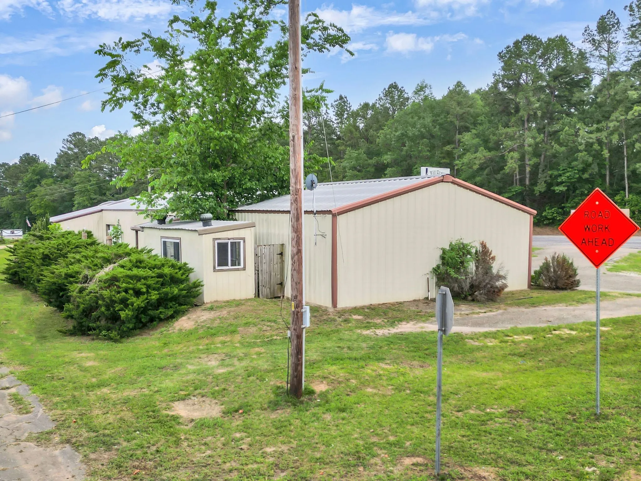 Apartment For Sale in Wood County , 521 Front Street, Hawkins, Texas 75765, 1 Bedroom, 3 Bathroom, Garage spaces, 3,500 Sqft, built in 2011, Preowned, mls#21033604, Real Estate Agent in Hawkins, Homes For Sale in Wood county, Homes For Sale in Hawkins, Realtor in Hawkins Texas, Real Estate Brokerage Independent Realty Texas, Luminita Cordes Realtor