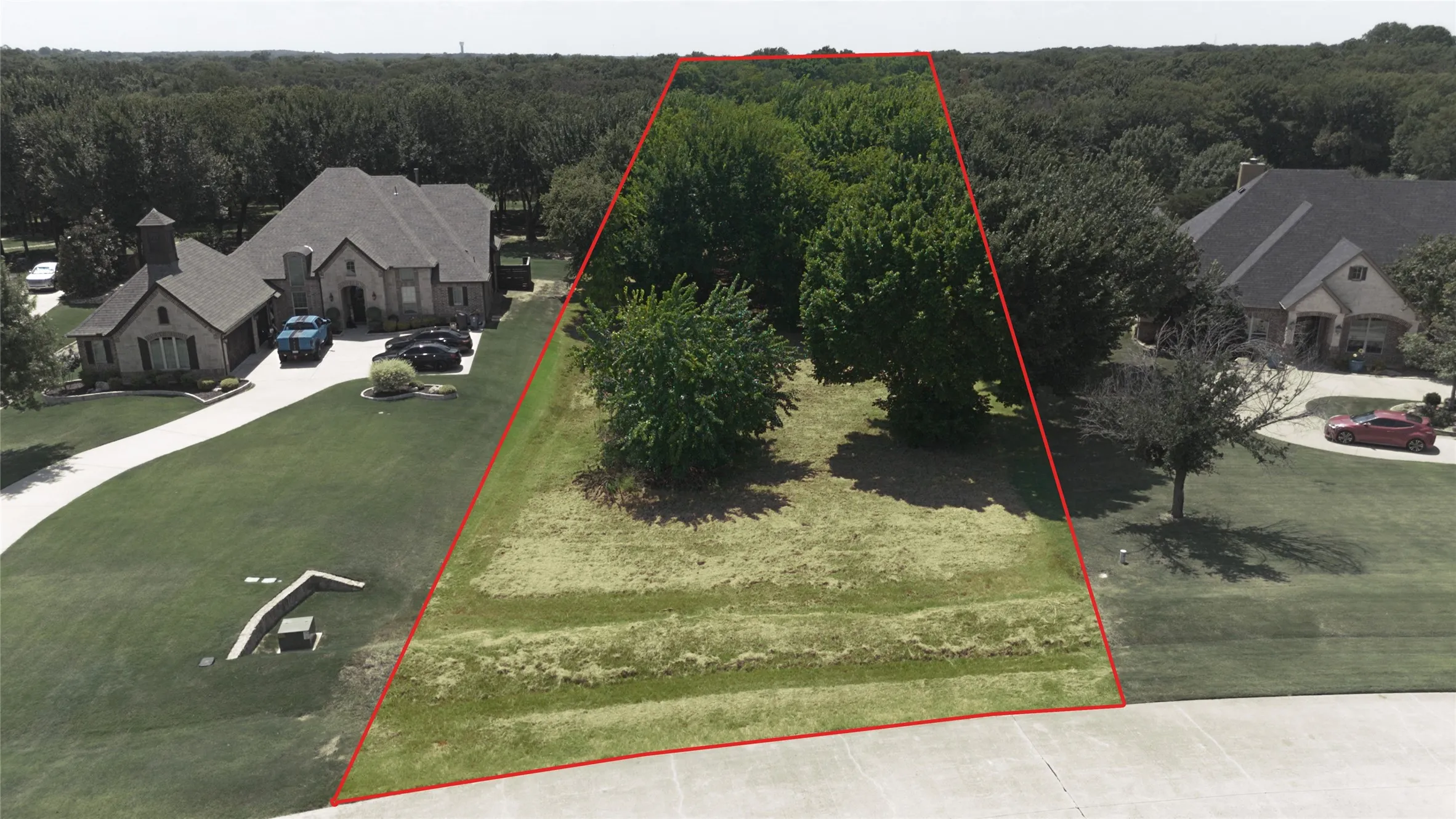 View of subject property with a heavily wooded area and property boundaries highlighted