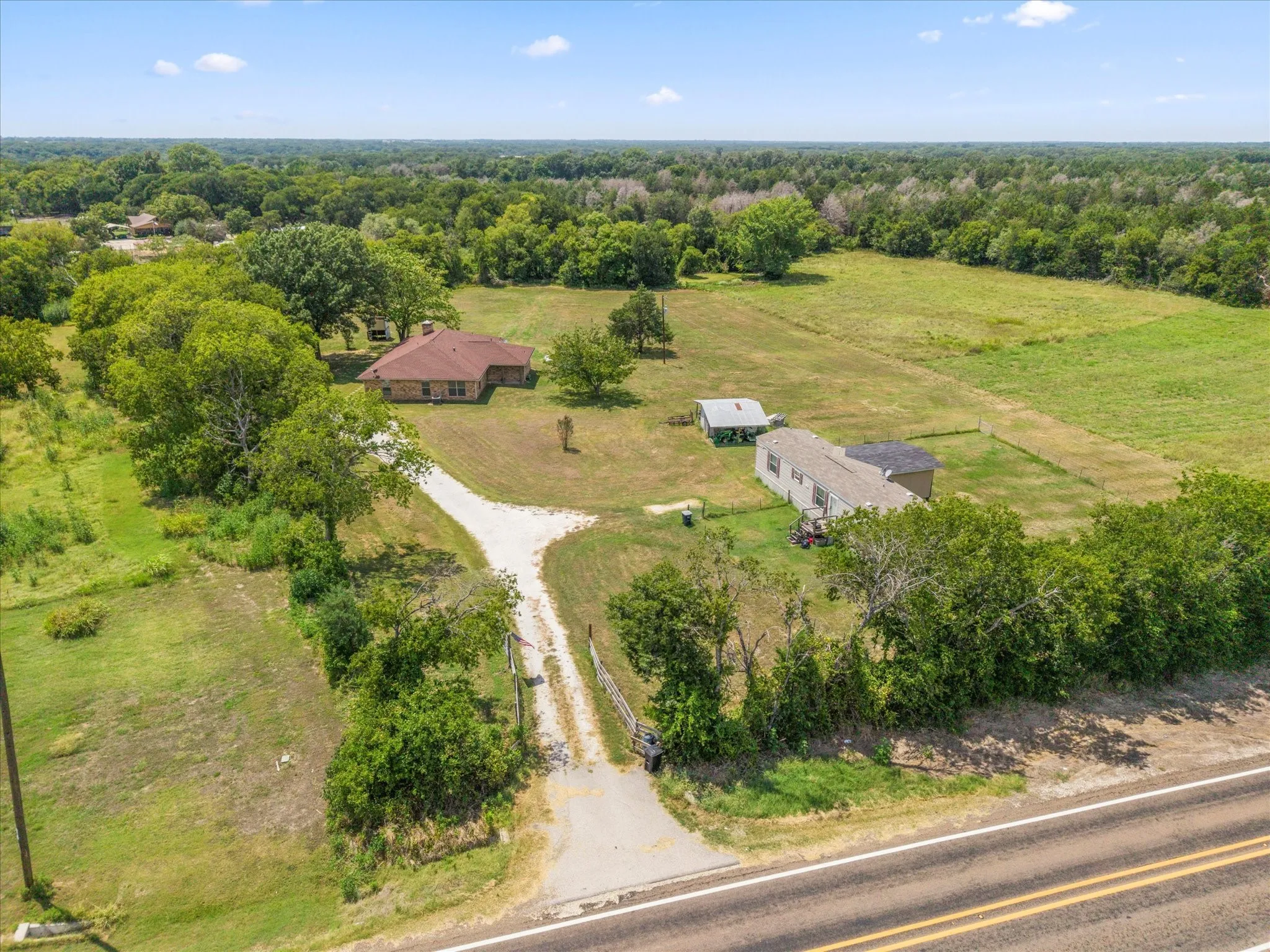 Single Family Residence For Sale in Navarro County , 2569 Fm-55, Barry, Texas 75102, 4 Bedrooms, 2 Bathrooms, Garage spaces, 2,316 Sqft, built in 1982, Preowned, Price $425,000, mls#21033898, Real Estate Agent in Barry, Homes For Sale in Navarro county, Homes For Sale in Barry, Realtor in Barry Texas, Real Estate Brokerage Independent Realty Texas, Luminita Cordes Realtor