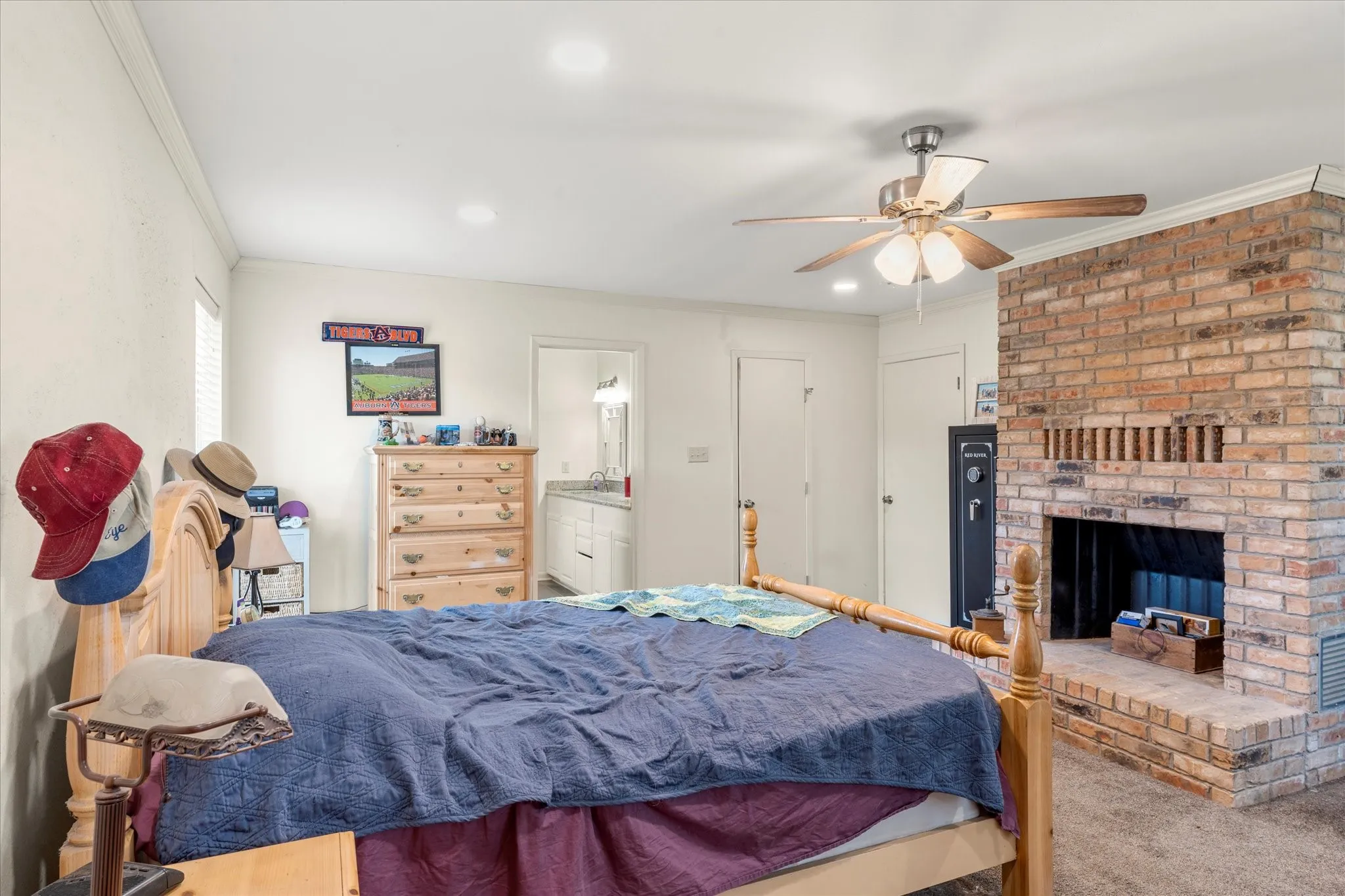 Single Family Residence For Sale in Navarro County , 2569 Fm-55, Barry, Texas 75102, 4 Bedrooms, 2 Bathrooms, Garage spaces, 2,316 Sqft, built in 1982, Preowned, Price $425,000, mls#21033898, Real Estate Agent in Barry, Homes For Sale in Navarro county, Homes For Sale in Barry, Realtor in Barry Texas, Real Estate Brokerage Independent Realty Texas, Luminita Cordes Realtor