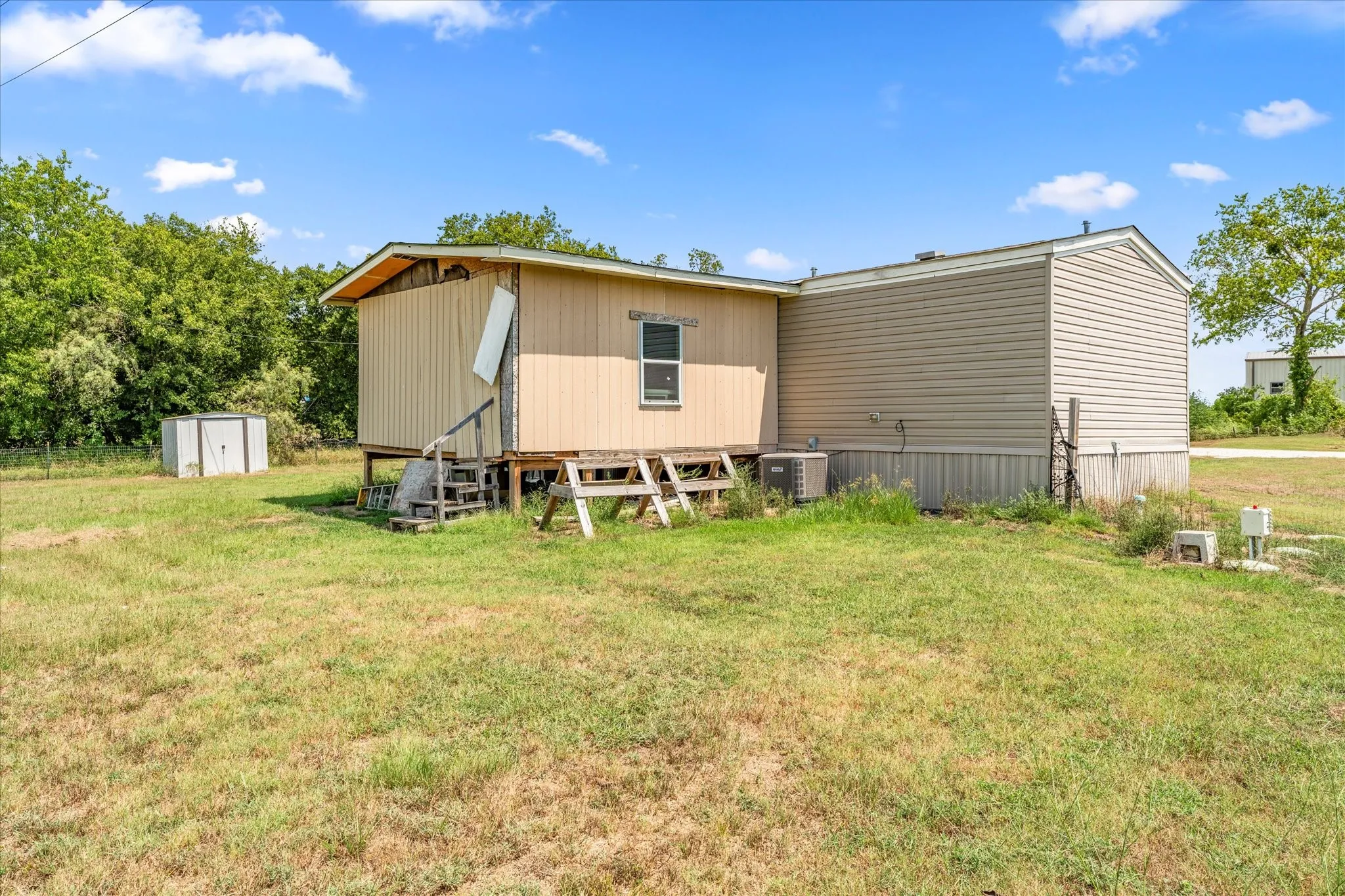 Single Family Residence For Sale in Navarro County , 2569 Fm-55, Barry, Texas 75102, 4 Bedrooms, 2 Bathrooms, Garage spaces, 2,316 Sqft, built in 1982, Preowned, Price $425,000, mls#21033898, Real Estate Agent in Barry, Homes For Sale in Navarro county, Homes For Sale in Barry, Realtor in Barry Texas, Real Estate Brokerage Independent Realty Texas, Luminita Cordes Realtor