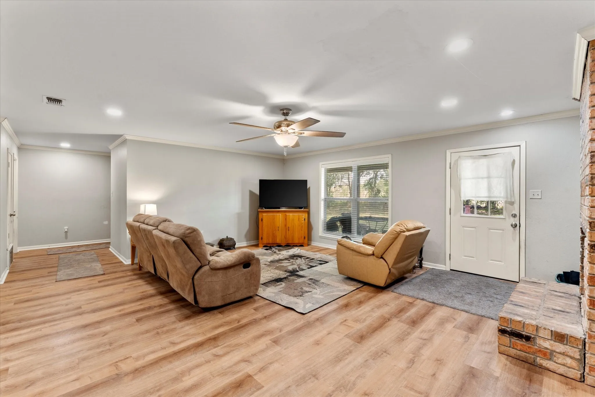 Single Family Residence For Sale in Navarro County , 2569 Fm-55, Barry, Texas 75102, 4 Bedrooms, 2 Bathrooms, Garage spaces, 2,316 Sqft, built in 1982, Preowned, Price $425,000, mls#21033898, Real Estate Agent in Barry, Homes For Sale in Navarro county, Homes For Sale in Barry, Realtor in Barry Texas, Real Estate Brokerage Independent Realty Texas, Luminita Cordes Realtor