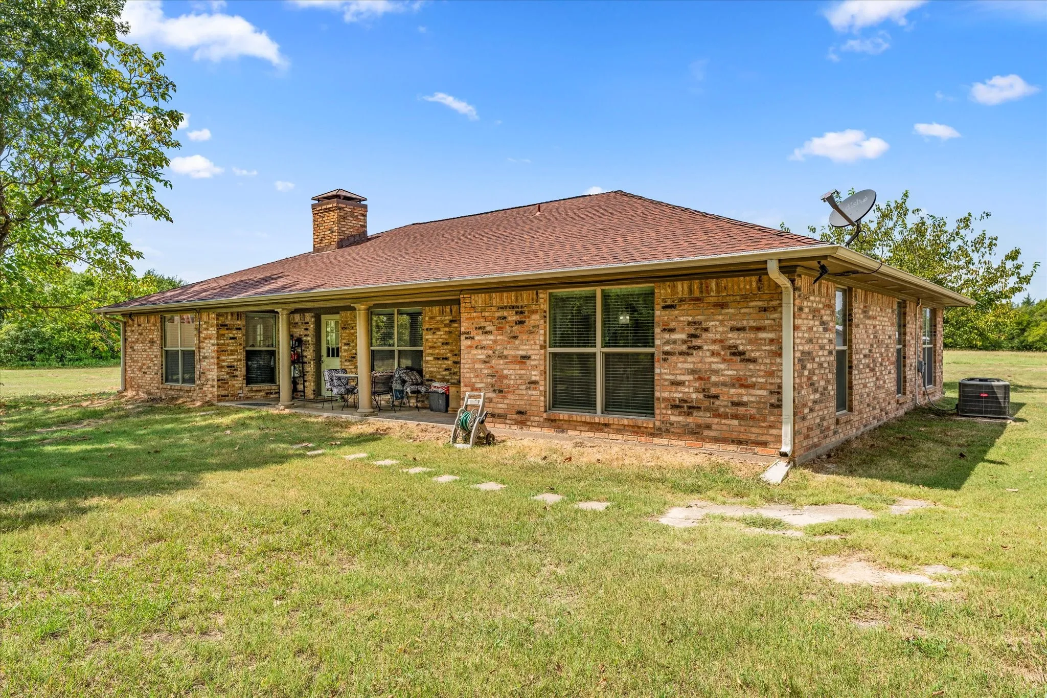 Single Family Residence For Sale in Navarro County , 2569 Fm-55, Barry, Texas 75102, 4 Bedrooms, 2 Bathrooms, Garage spaces, 2,316 Sqft, built in 1982, Preowned, Price $425,000, mls#21033898, Real Estate Agent in Barry, Homes For Sale in Navarro county, Homes For Sale in Barry, Realtor in Barry Texas, Real Estate Brokerage Independent Realty Texas, Luminita Cordes Realtor