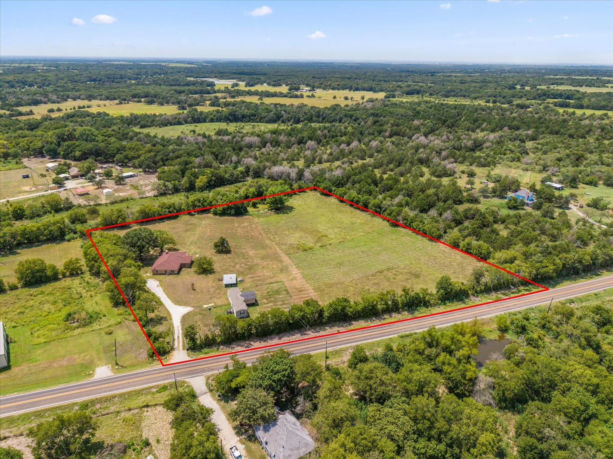 Single Family Residence For Sale in Navarro County , 2569 Fm-55, Barry, Texas 75102, 4 Bedrooms, 2 Bathrooms, Garage spaces, 2,316 Sqft, built in 1982, Preowned, Price $425,000, mls#21033898, Real Estate Agent in Barry, Homes For Sale in Navarro county, Homes For Sale in Barry, Realtor in Barry Texas, Real Estate Brokerage Independent Realty Texas, Luminita Cordes Realtor