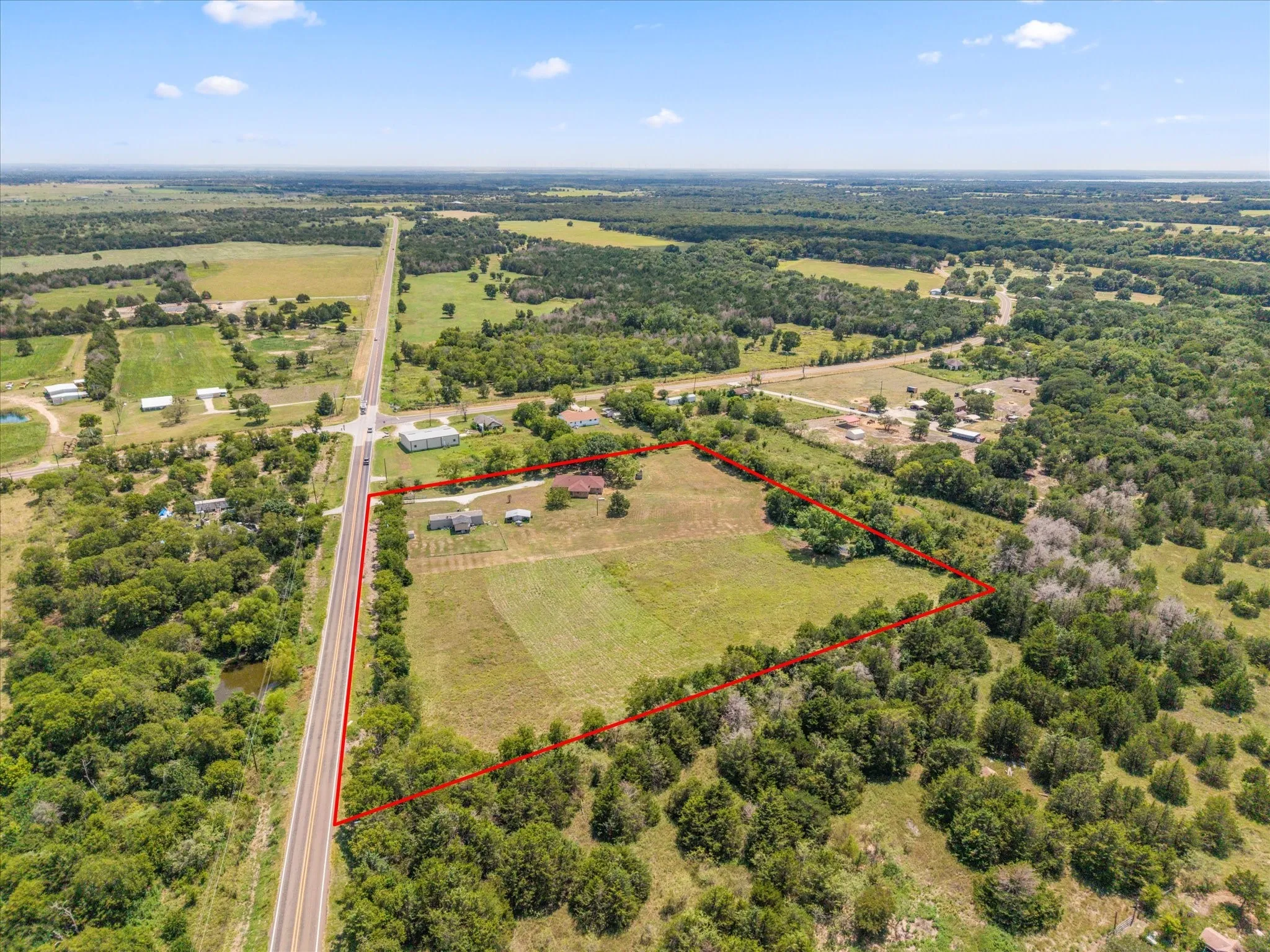 Single Family Residence For Sale in Navarro County , 2569 Fm-55, Barry, Texas 75102, 4 Bedrooms, 2 Bathrooms, Garage spaces, 2,316 Sqft, built in 1982, Preowned, Price $425,000, mls#21033898, Real Estate Agent in Barry, Homes For Sale in Navarro county, Homes For Sale in Barry, Realtor in Barry Texas, Real Estate Brokerage Independent Realty Texas, Luminita Cordes Realtor