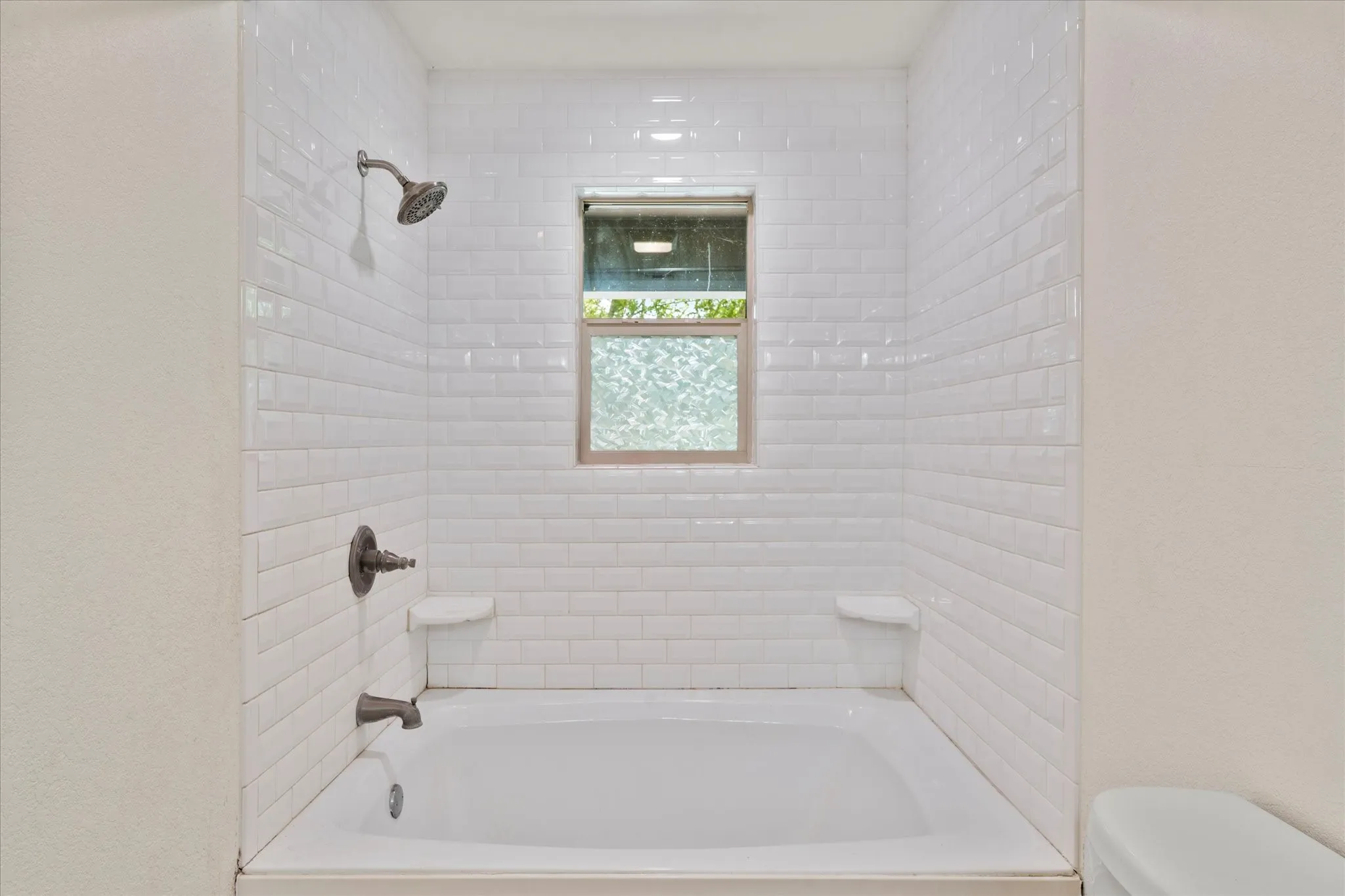 Single Family Residence For Sale in Navarro County , 2569 Fm-55, Barry, Texas 75102, 4 Bedrooms, 2 Bathrooms, Garage spaces, 2,316 Sqft, built in 1982, Preowned, Price $425,000, mls#21033898, Real Estate Agent in Barry, Homes For Sale in Navarro county, Homes For Sale in Barry, Realtor in Barry Texas, Real Estate Brokerage Independent Realty Texas, Luminita Cordes Realtor