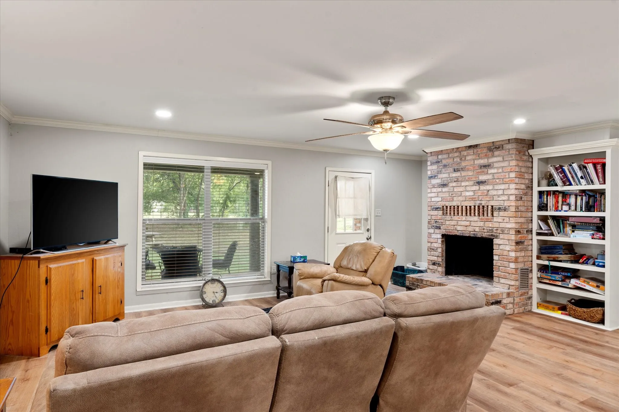 Single Family Residence For Sale in Navarro County , 2569 Fm-55, Barry, Texas 75102, 4 Bedrooms, 2 Bathrooms, Garage spaces, 2,316 Sqft, built in 1982, Preowned, Price $425,000, mls#21033898, Real Estate Agent in Barry, Homes For Sale in Navarro county, Homes For Sale in Barry, Realtor in Barry Texas, Real Estate Brokerage Independent Realty Texas, Luminita Cordes Realtor