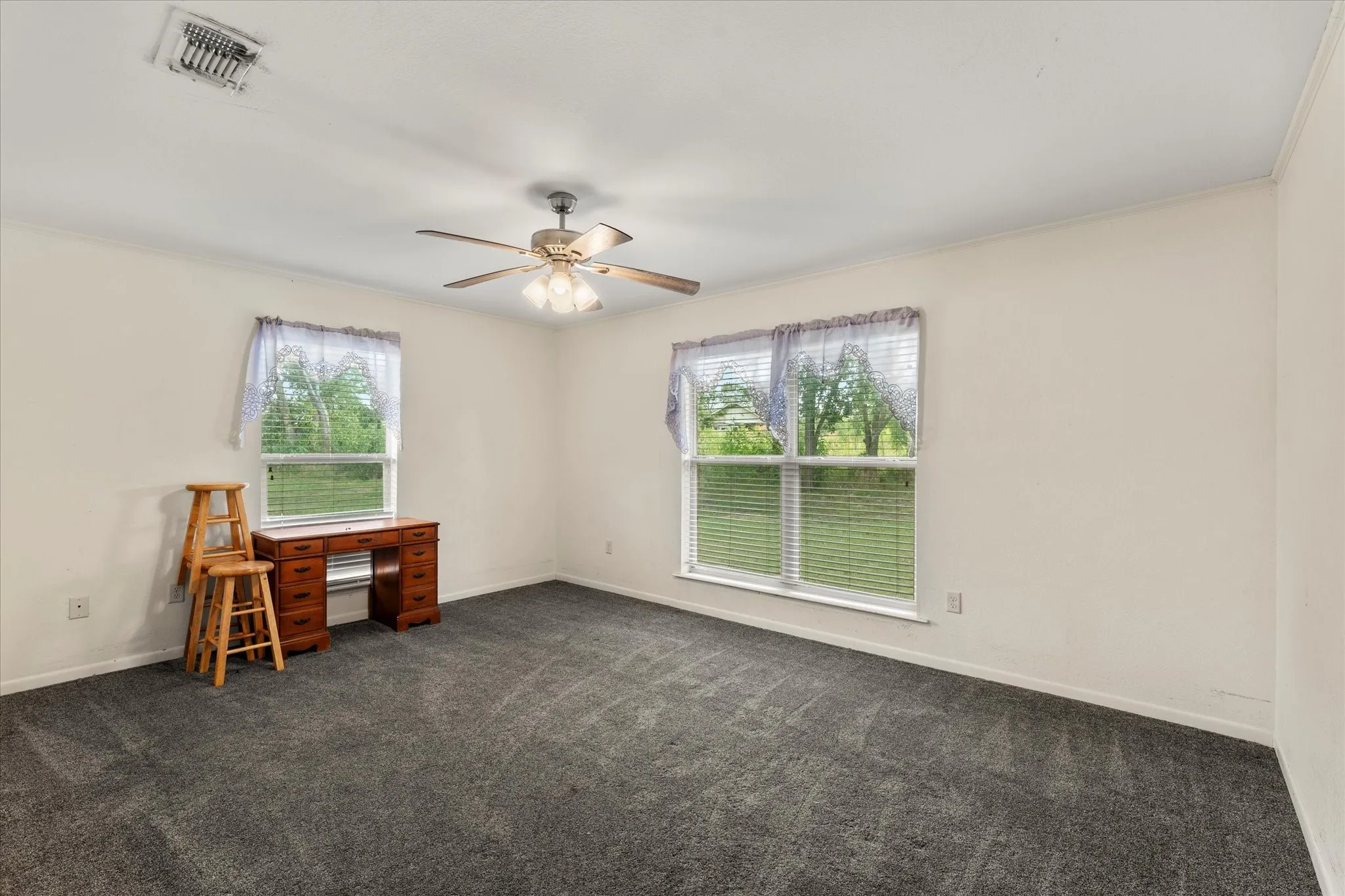 Single Family Residence For Sale in Navarro County , 2569 Fm-55, Barry, Texas 75102, 4 Bedrooms, 2 Bathrooms, Garage spaces, 2,316 Sqft, built in 1982, Preowned, Price $425,000, mls#21033898, Real Estate Agent in Barry, Homes For Sale in Navarro county, Homes For Sale in Barry, Realtor in Barry Texas, Real Estate Brokerage Independent Realty Texas, Luminita Cordes Realtor