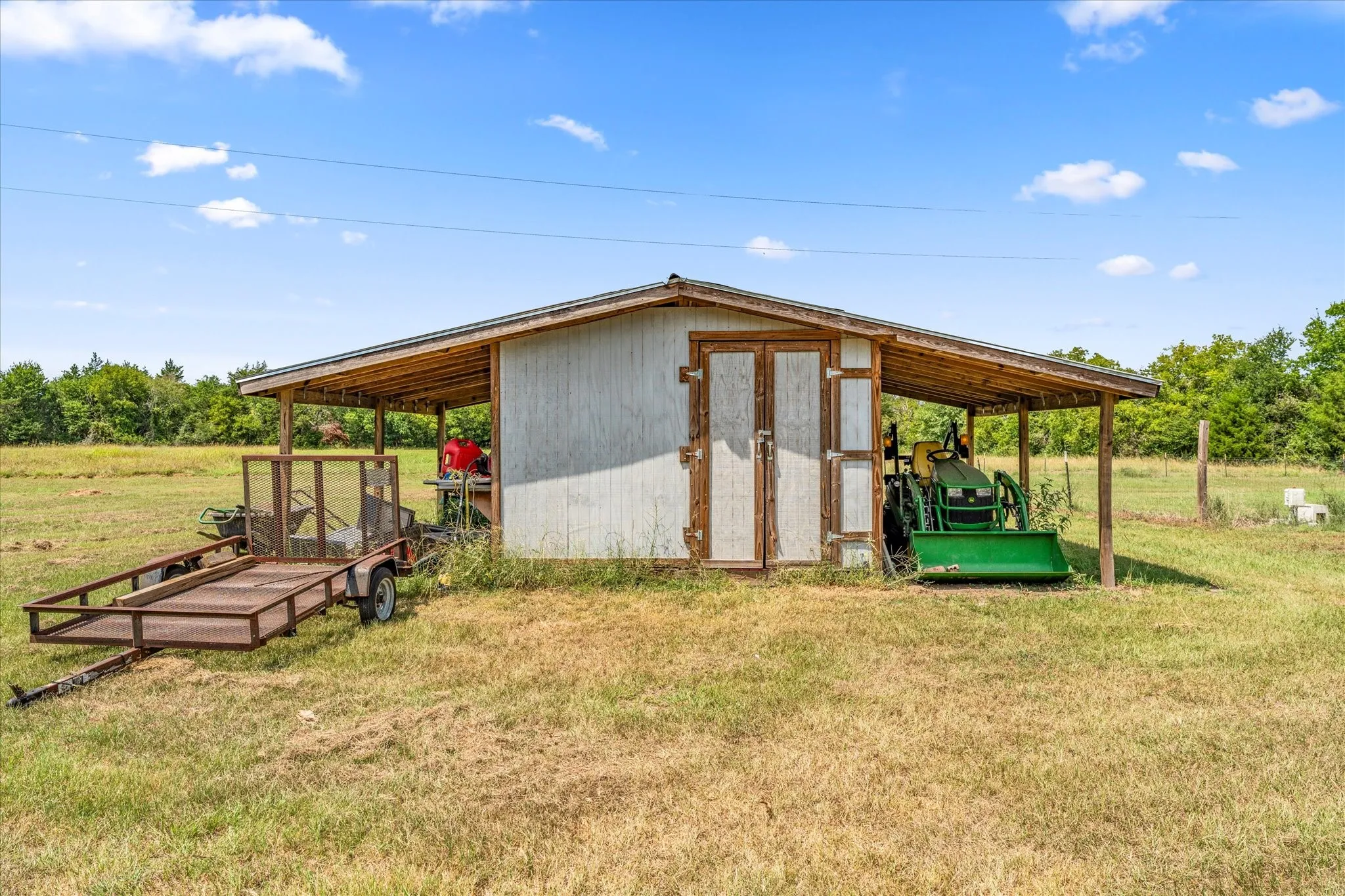 Single Family Residence For Sale in Navarro County , 2569 Fm-55, Barry, Texas 75102, 4 Bedrooms, 2 Bathrooms, Garage spaces, 2,316 Sqft, built in 1982, Preowned, Price $425,000, mls#21033898, Real Estate Agent in Barry, Homes For Sale in Navarro county, Homes For Sale in Barry, Realtor in Barry Texas, Real Estate Brokerage Independent Realty Texas, Luminita Cordes Realtor