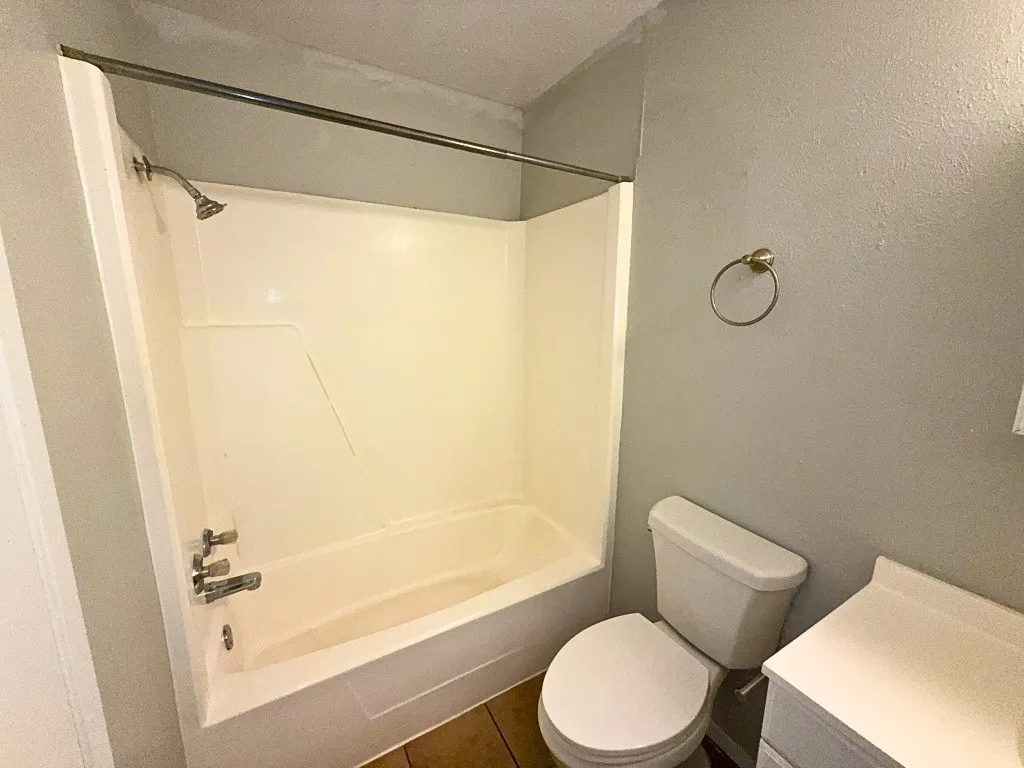 Apartment For Rent in Denton County , 219 Fry Street 12, Denton, Texas 76201, 2 Bedroom, 1 Bathroom, Garage spaces, 885 Sqft, built in 1980, Preowned, mls#21034102, Real Estate Agent in Denton, Homes For Rent in Denton county, Homes For Rent in Denton, Realtor in Denton Texas, Real Estate Brokerage Independent Realty Texas, Luminita Cordes Realtor