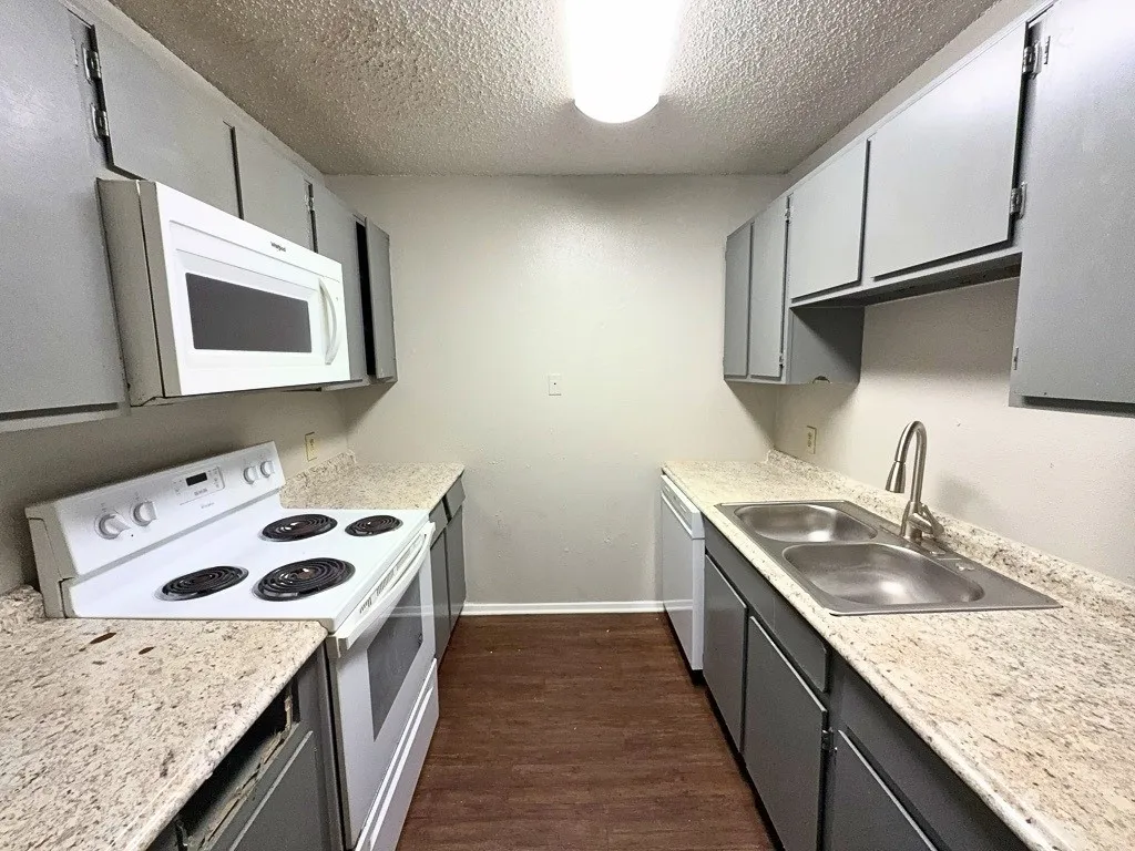 Apartment For Rent in Denton County , 219 Fry Street 12, Denton, Texas 76201, 2 Bedroom, 1 Bathroom, Garage spaces, 885 Sqft, built in 1980, Preowned, mls#21034102, Real Estate Agent in Denton, Homes For Rent in Denton county, Homes For Rent in Denton, Realtor in Denton Texas, Real Estate Brokerage Independent Realty Texas, Luminita Cordes Realtor