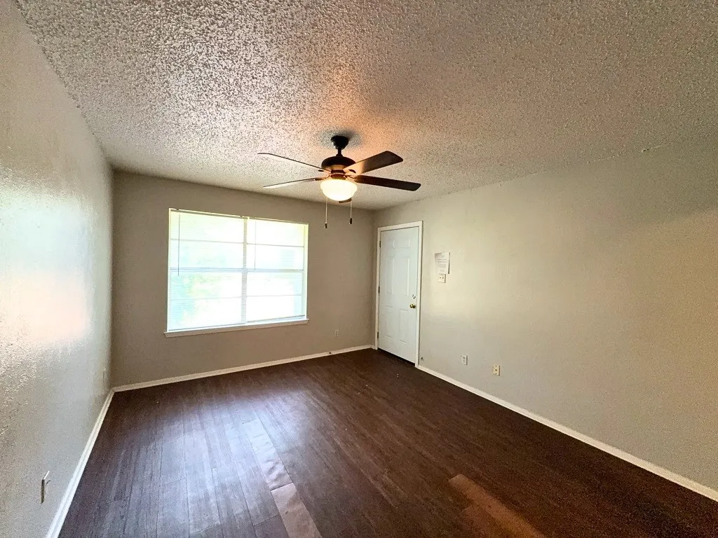 Apartment For Rent in Denton County , 219 Fry Street 12, Denton, Texas 76201, 2 Bedroom, 1 Bathroom, Garage spaces, 885 Sqft, built in 1980, Preowned, mls#21034102, Real Estate Agent in Denton, Homes For Rent in Denton county, Homes For Rent in Denton, Realtor in Denton Texas, Real Estate Brokerage Independent Realty Texas, Luminita Cordes Realtor