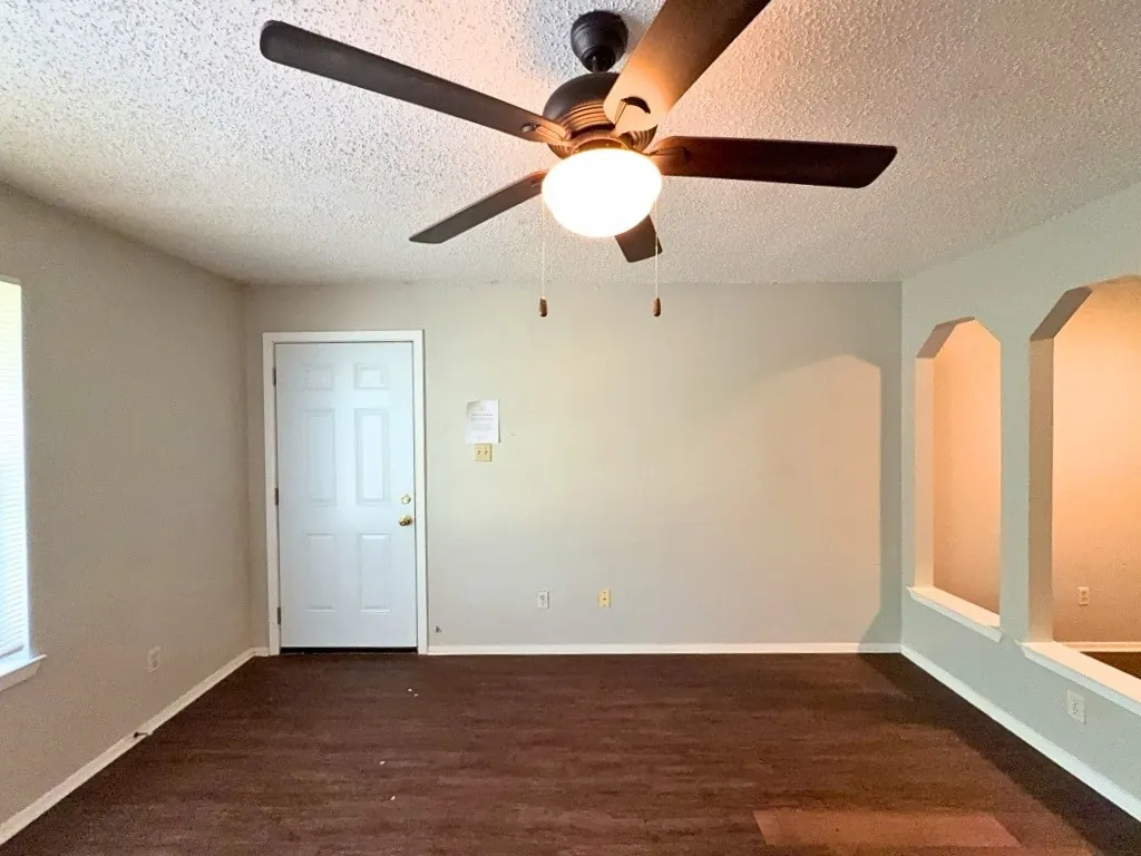 Apartment For Rent in Denton County , 219 Fry Street 12, Denton, Texas 76201, 2 Bedroom, 1 Bathroom, Garage spaces, 885 Sqft, built in 1980, Preowned, mls#21034102, Real Estate Agent in Denton, Homes For Rent in Denton county, Homes For Rent in Denton, Realtor in Denton Texas, Real Estate Brokerage Independent Realty Texas, Luminita Cordes Realtor