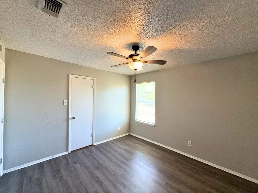 Apartment For Rent in Denton County , 219 Fry Street 12, Denton, Texas 76201, 2 Bedroom, 1 Bathroom, Garage spaces, 885 Sqft, built in 1980, Preowned, mls#21034102, Real Estate Agent in Denton, Homes For Rent in Denton county, Homes For Rent in Denton, Realtor in Denton Texas, Real Estate Brokerage Independent Realty Texas, Luminita Cordes Realtor