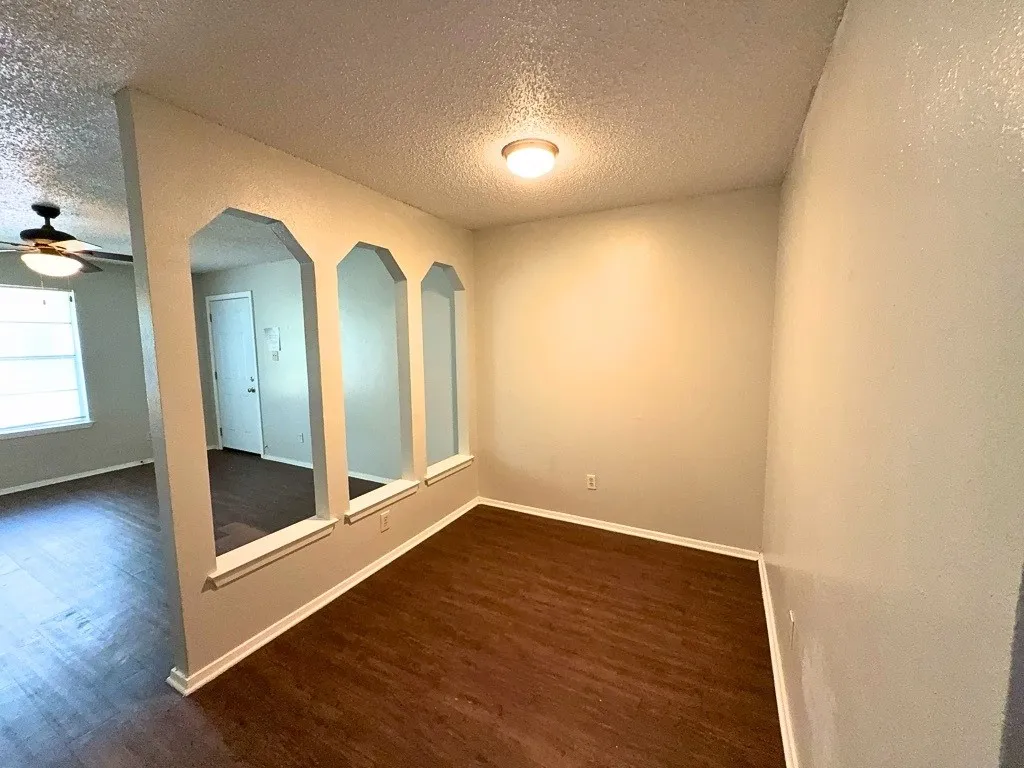 Apartment For Rent in Denton County , 219 Fry Street 12, Denton, Texas 76201, 2 Bedroom, 1 Bathroom, Garage spaces, 885 Sqft, built in 1980, Preowned, mls#21034102, Real Estate Agent in Denton, Homes For Rent in Denton county, Homes For Rent in Denton, Realtor in Denton Texas, Real Estate Brokerage Independent Realty Texas, Luminita Cordes Realtor