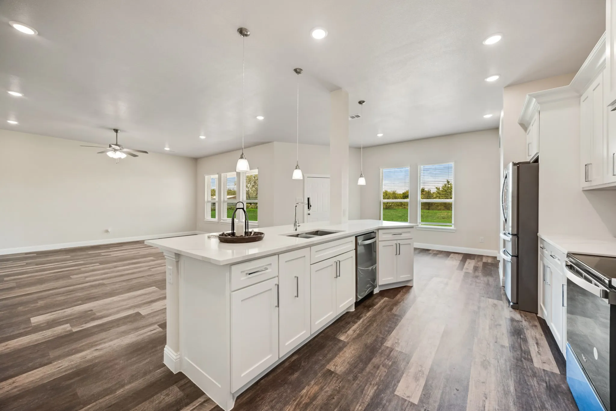 Single Family Residence For Sale in Navarro County , 3334 Knight Street, Corsicana, Texas 75110, 4 Bedrooms, 4 Bathrooms, 2 Garage spaces, 2,860 Sqft, built in 2024, New Construction - Complete, Price $494,900, mls#21029743, Real Estate Agent in Corsicana, Homes For Sale in Navarro county, Homes For Sale in Corsicana, Realtor in Corsicana Texas, Real Estate Brokerage Independent Realty Texas, Luminita Cordes Realtor