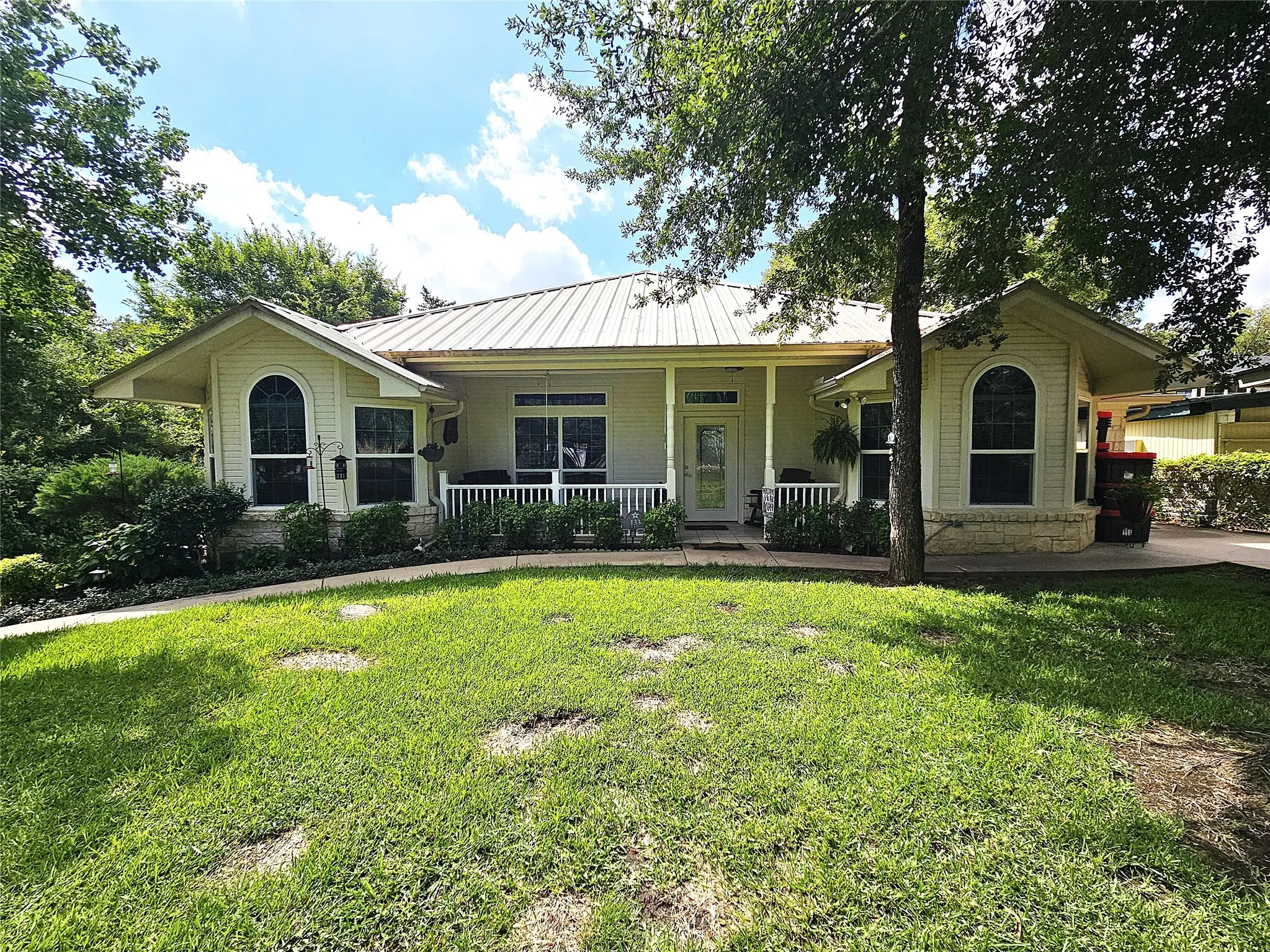 Single Family Residence For Sale in Limestone County , 133 Lcr 777, Groesbeck, Texas 76642, 3 Bedroom, 3 Bathroom, Garage spaces, 2,507 Sqft, built in 2014, mls#21034470, Real Estate Agent in Groesbeck, Homes For Sale in Limestone county, Homes For Sale in Groesbeck, Realtor in Groesbeck Texas, Real Estate Brokerage Independent Realty Texas, Luminita Cordes Realtor