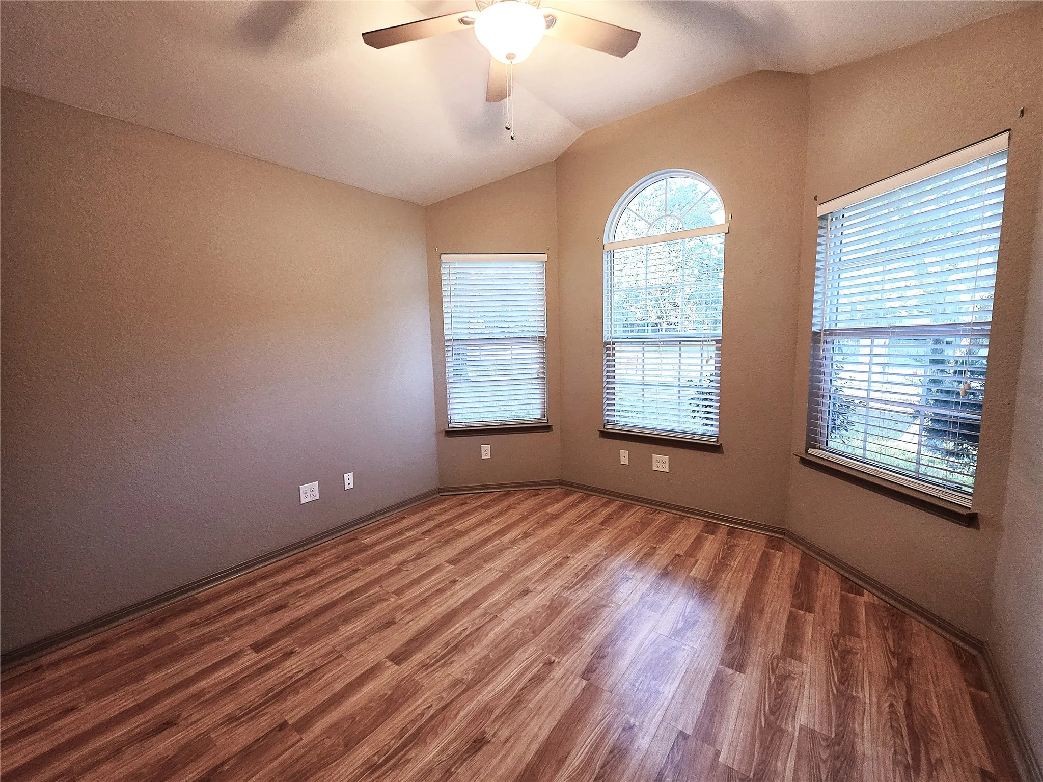 Single Family Residence For Sale in Limestone County , 133 Lcr 777, Groesbeck, Texas 76642, 3 Bedroom, 3 Bathroom, Garage spaces, 2,507 Sqft, built in 2014, mls#21034470, Real Estate Agent in Groesbeck, Homes For Sale in Limestone county, Homes For Sale in Groesbeck, Realtor in Groesbeck Texas, Real Estate Brokerage Independent Realty Texas, Luminita Cordes Realtor