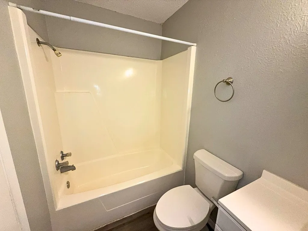 Full bath with tub-shower combo