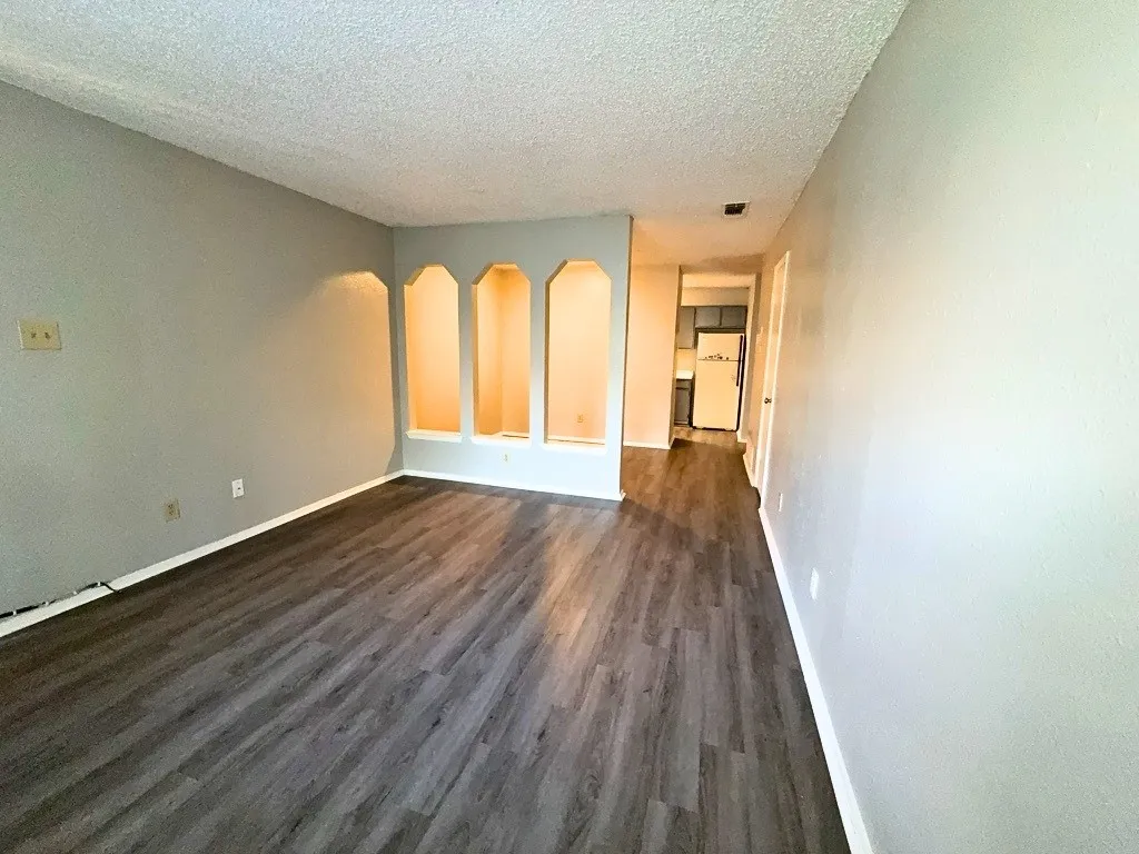 Apartment For Rent in Denton County , 219 Fry Street 6, Denton, Texas 76201, 2 Bedroom, 1 Bathroom, Garage spaces, 885 Sqft, built in 1980, Preowned, mls#21034573, Real Estate Agent in Denton, Homes For Rent in Denton county, Homes For Rent in Denton, Realtor in Denton Texas, Real Estate Brokerage Independent Realty Texas, Luminita Cordes Realtor