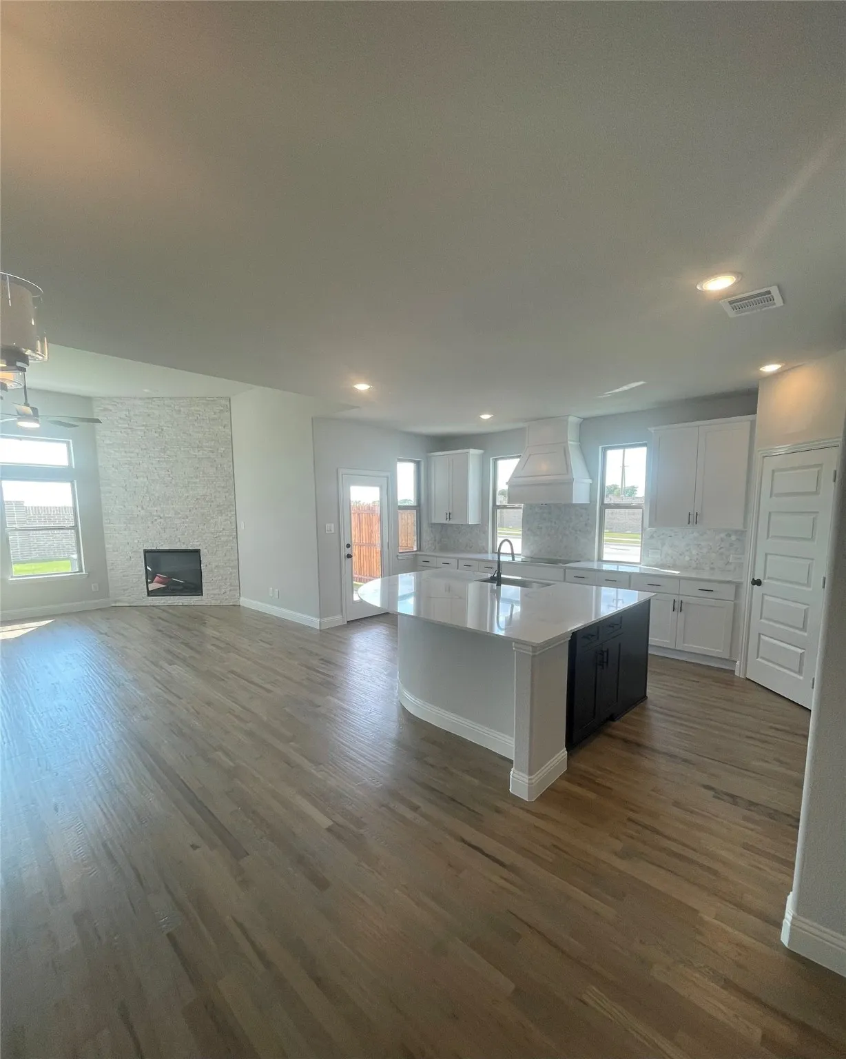 Single Family Residence For Sale in Rockwall County , 6105 Rodin, Royse City, Texas 75189, 5 Bedroom, 4 Bathroom, 2 Garage spaces, 3,661 Sqft, built in 2025, mls#21034774, Real Estate Agent in Royse City, Homes For Sale in Rockwall county, Homes For Sale in Royse City, Realtor in Royse City Texas, Real Estate Brokerage Independent Realty Texas, Luminita Cordes Realtor