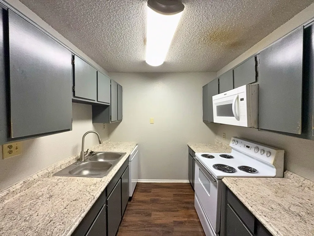 Apartment For Rent in Denton County , 219 Fry Street 7, Denton, Texas 76201, 2 Bedroom, 1 Bathroom, Garage spaces, 885 Sqft, built in 1980, Preowned, mls#21035032, Real Estate Agent in Denton, Homes For Rent in Denton county, Homes For Rent in Denton, Realtor in Denton Texas, Real Estate Brokerage Independent Realty Texas, Luminita Cordes Realtor