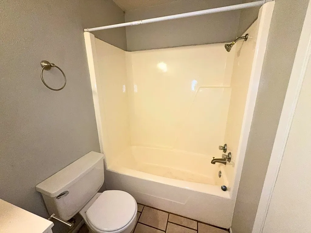 Apartment For Rent in Denton County , 219 Fry Street 7, Denton, Texas 76201, 2 Bedroom, 1 Bathroom, Garage spaces, 885 Sqft, built in 1980, Preowned, mls#21035032, Real Estate Agent in Denton, Homes For Rent in Denton county, Homes For Rent in Denton, Realtor in Denton Texas, Real Estate Brokerage Independent Realty Texas, Luminita Cordes Realtor